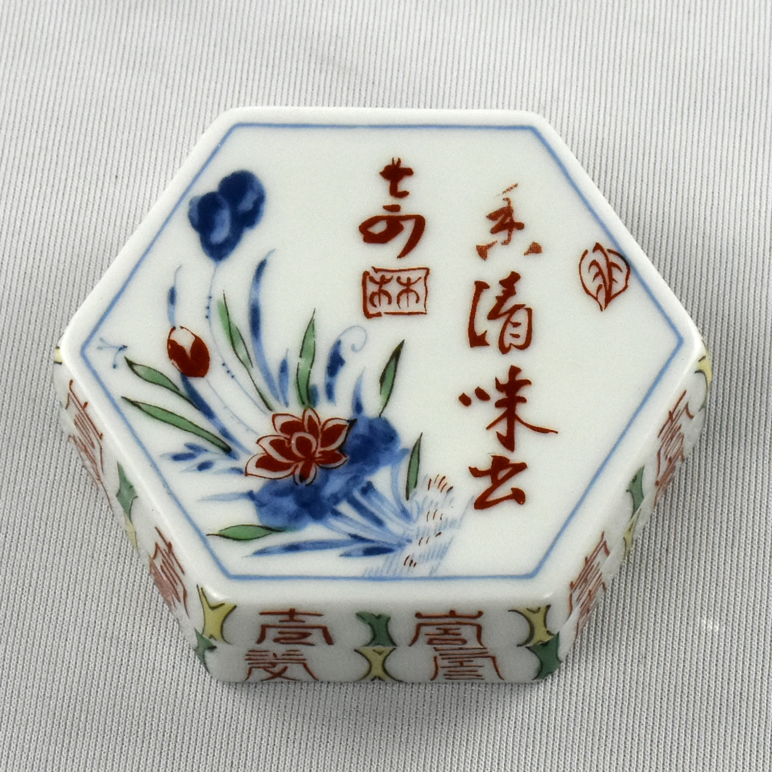 Caixa sextavada Porcelana NG com carateres chineses AC1634 (1)