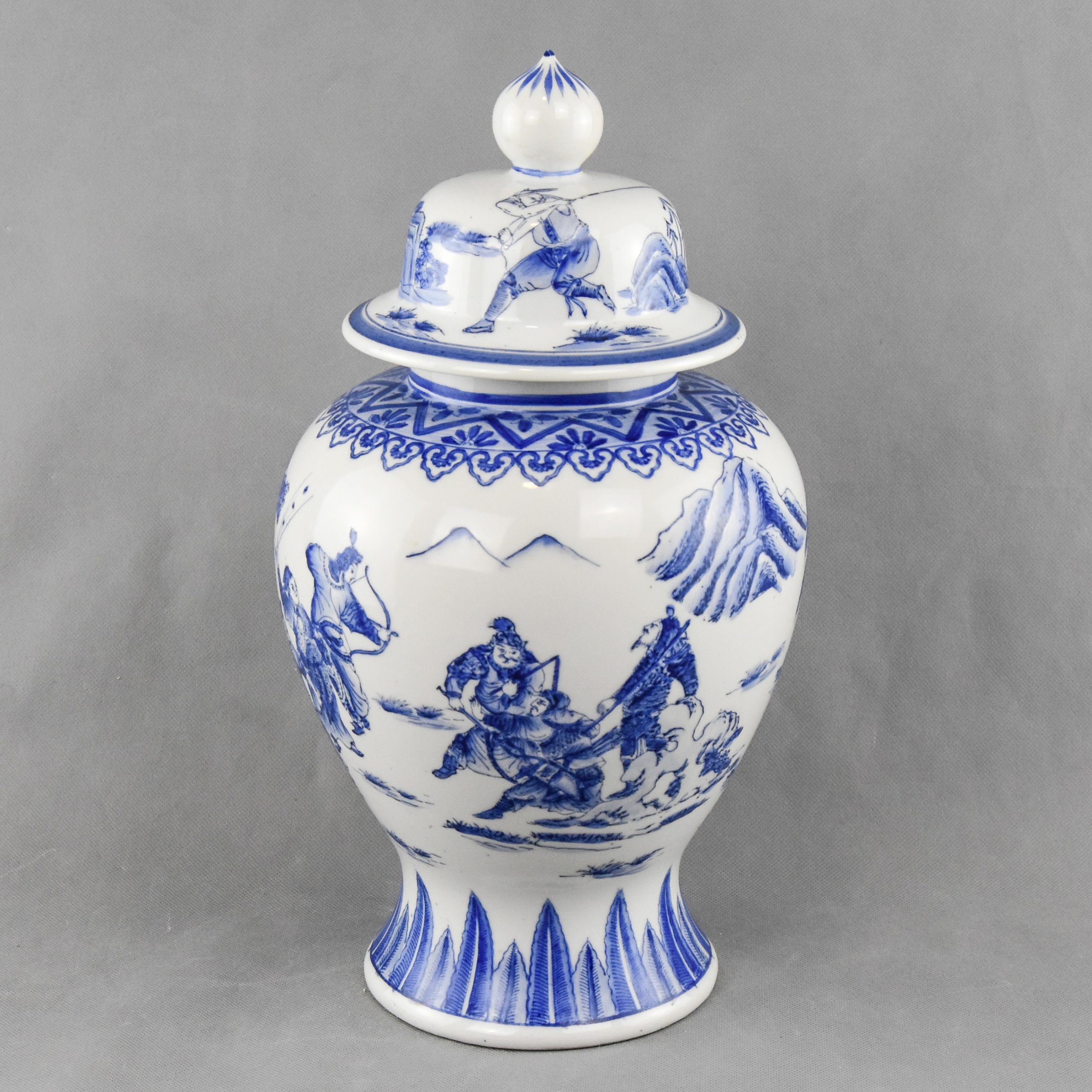 Pote com tampa, Porcelana da China, séc. XX AC0572 (1)