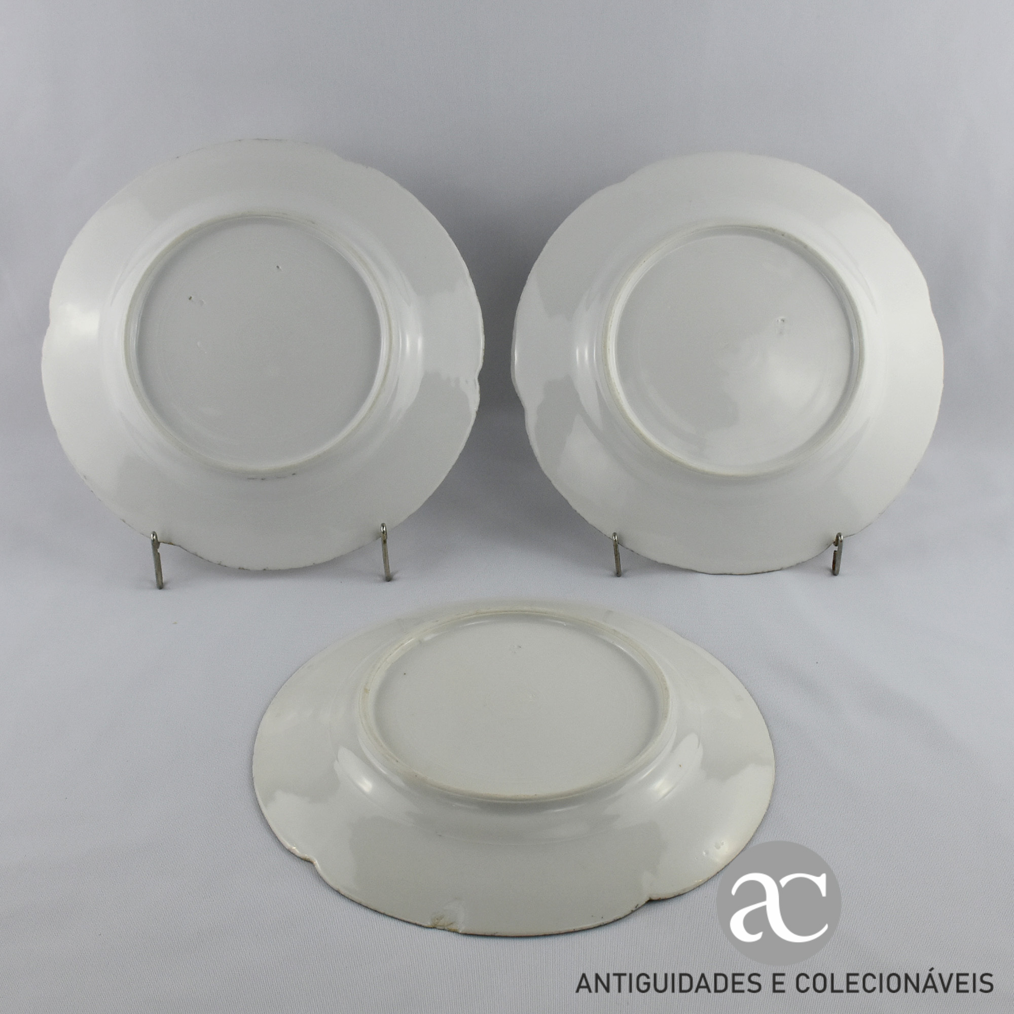 Conjunto de 3 pratos porcelana Europeia RFB, séc. XIX AC0283-7