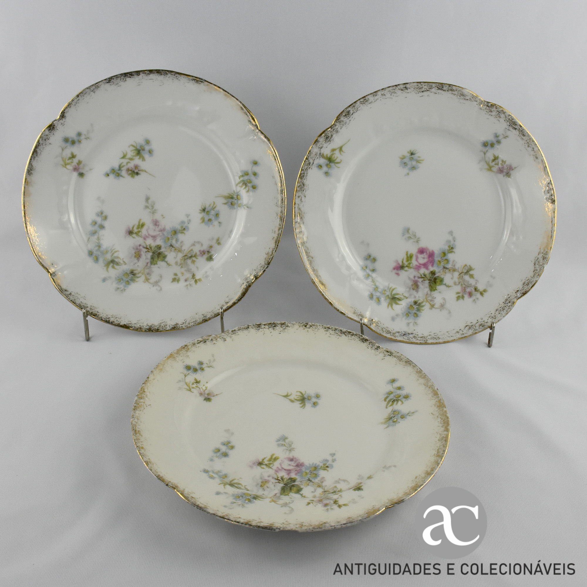 Conjunto de 3 pratos porcelana Europeia RFB, séc. XIX AC0283