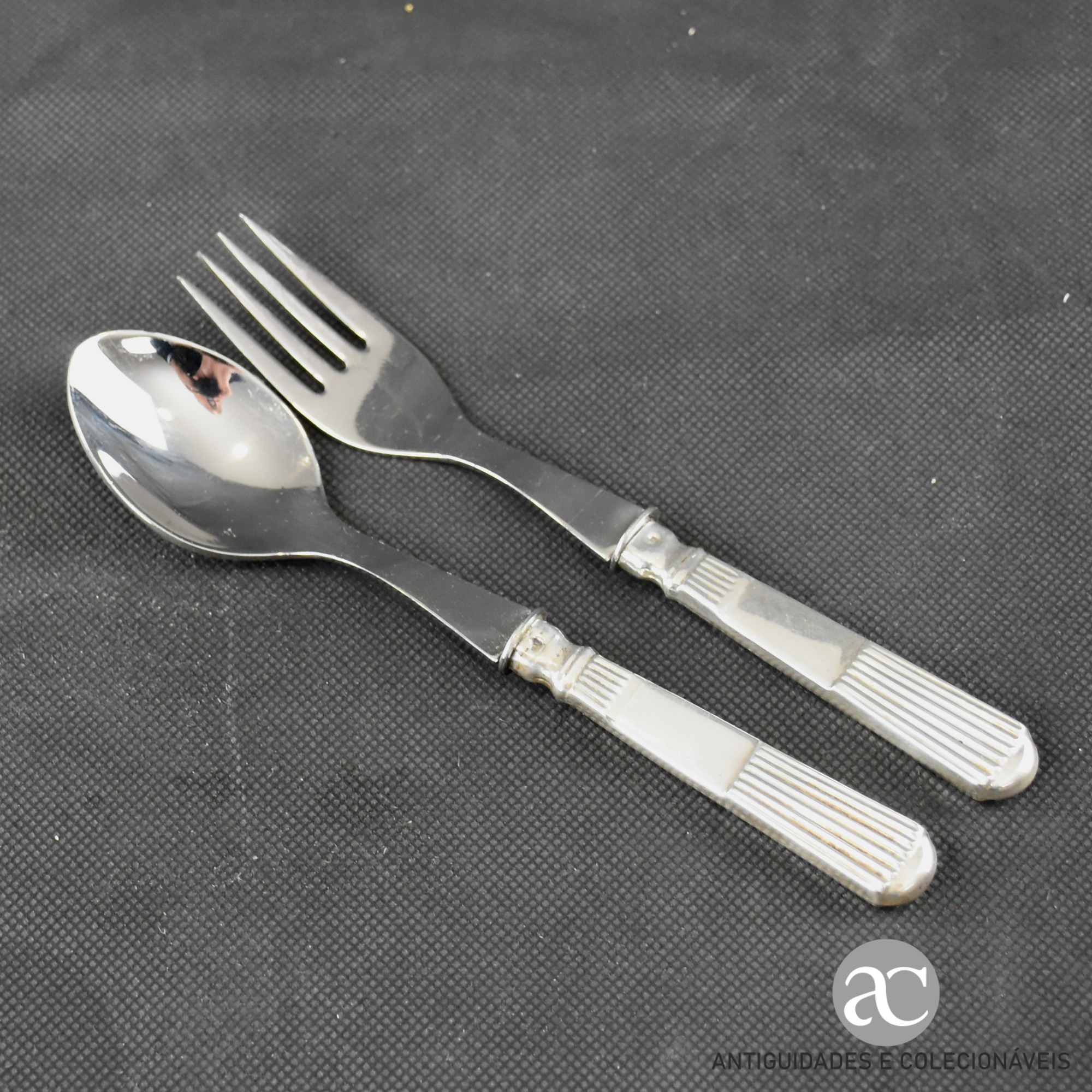 Conjunto de colher e garfo com cabo em prata portuguesa, dcaninhas AC0131