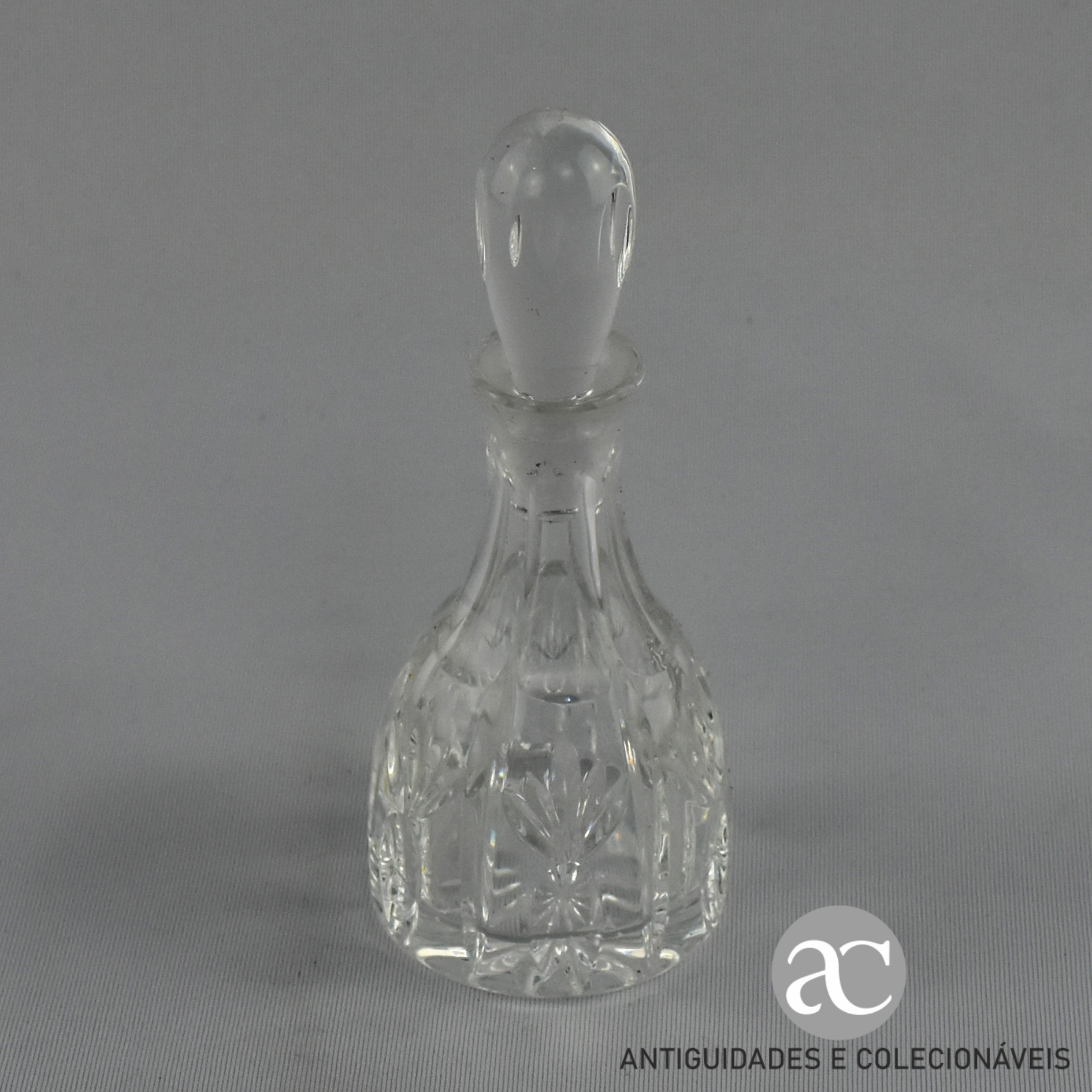 Frasco de perfume em Cristal Atlantis decoração lapidada AC0178