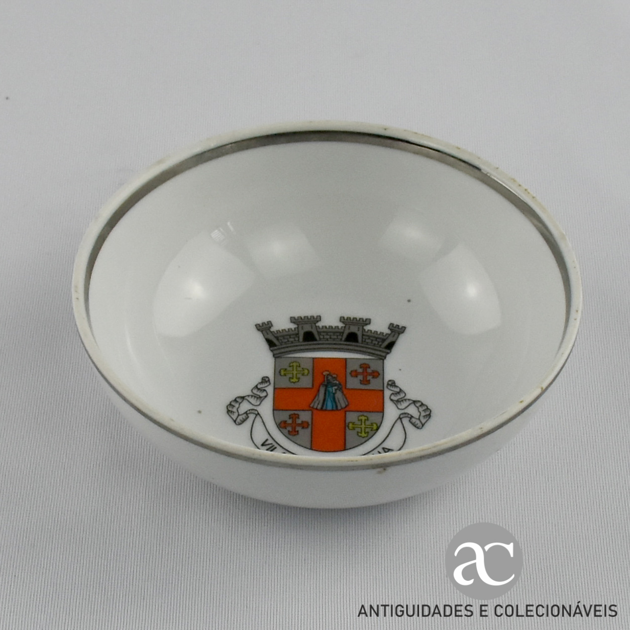 Taça em Porcelana Batalha, com brasão do Município da Batalha AC0279