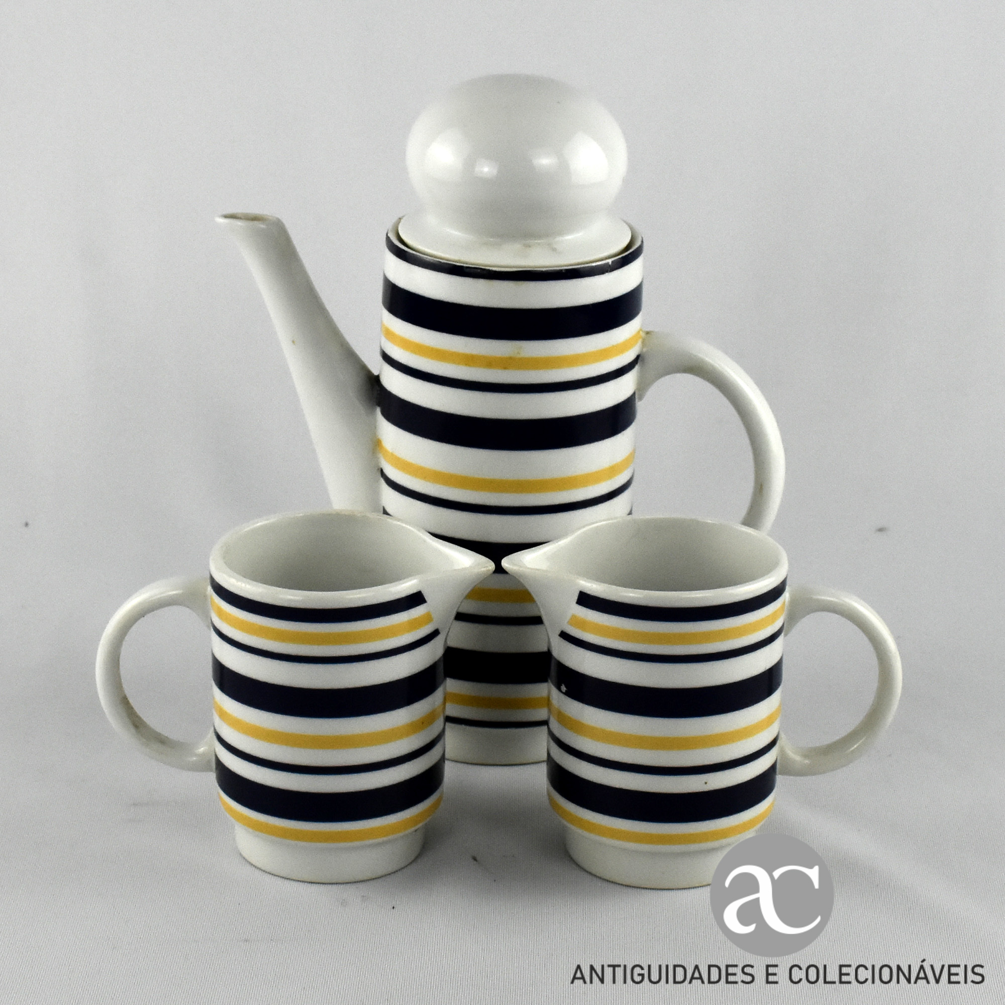 Conjunto de Bule e 2 leiteiras em porcelana Artibus Art Déco AC1753