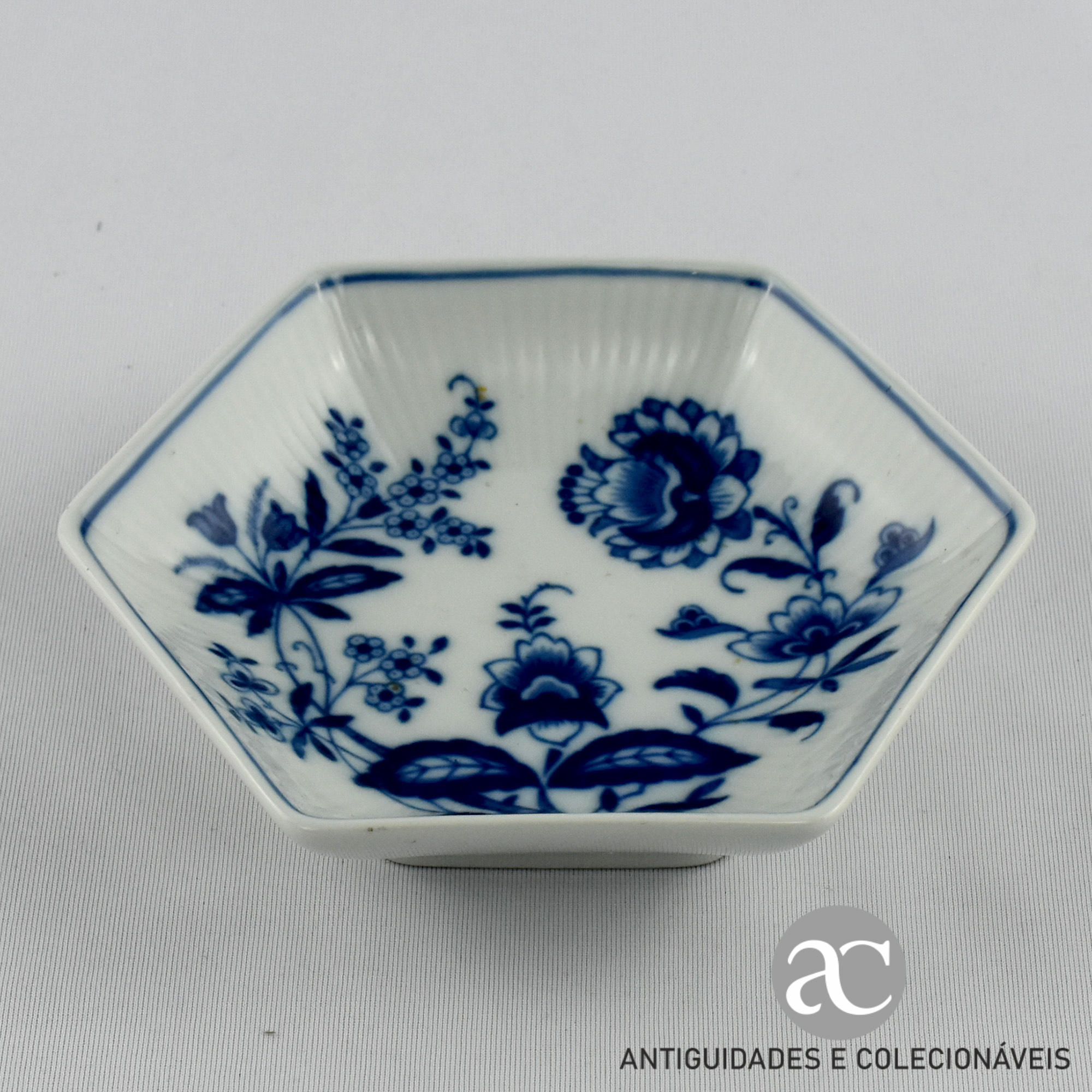 Covilhete sextavado Porcelana Vista Alegre, decoração Margão AC0799
