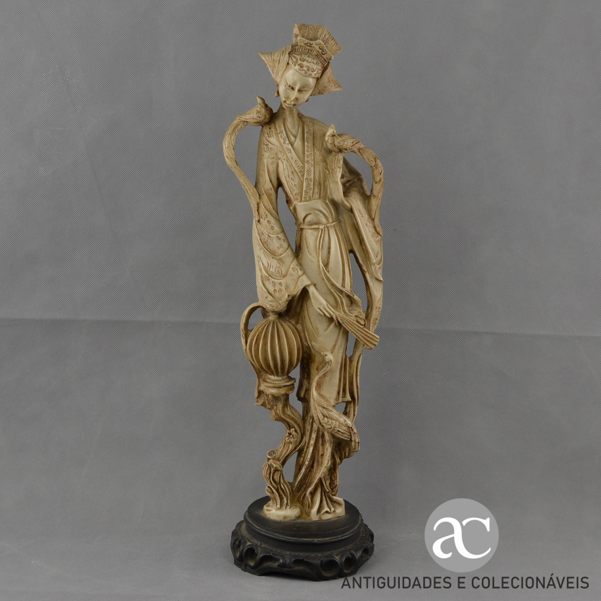 Figura feminina chinesa muito antiga AC0726
