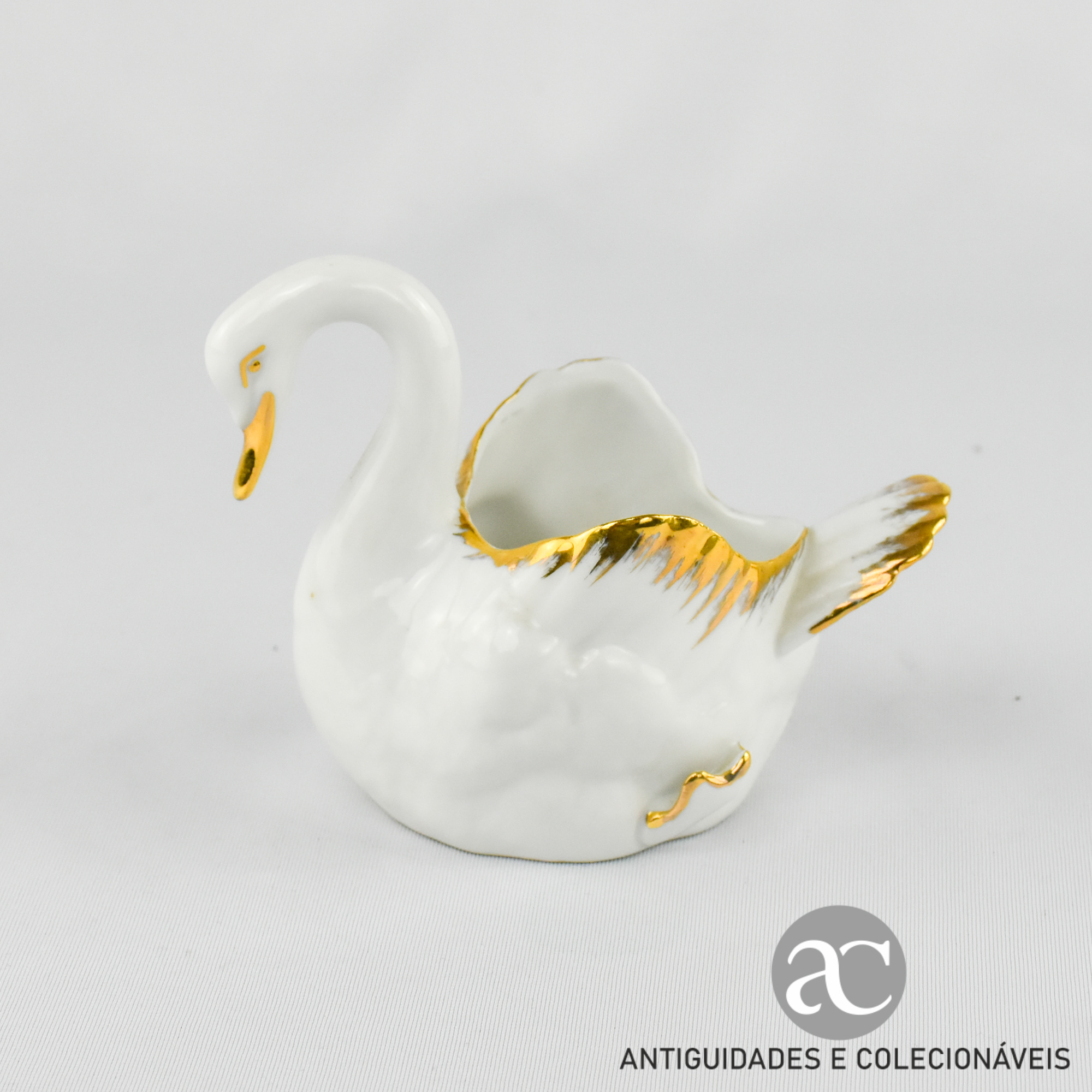 Floreira em forma de Cisne, Porcelana Vista Alegre, com dourados AC1742