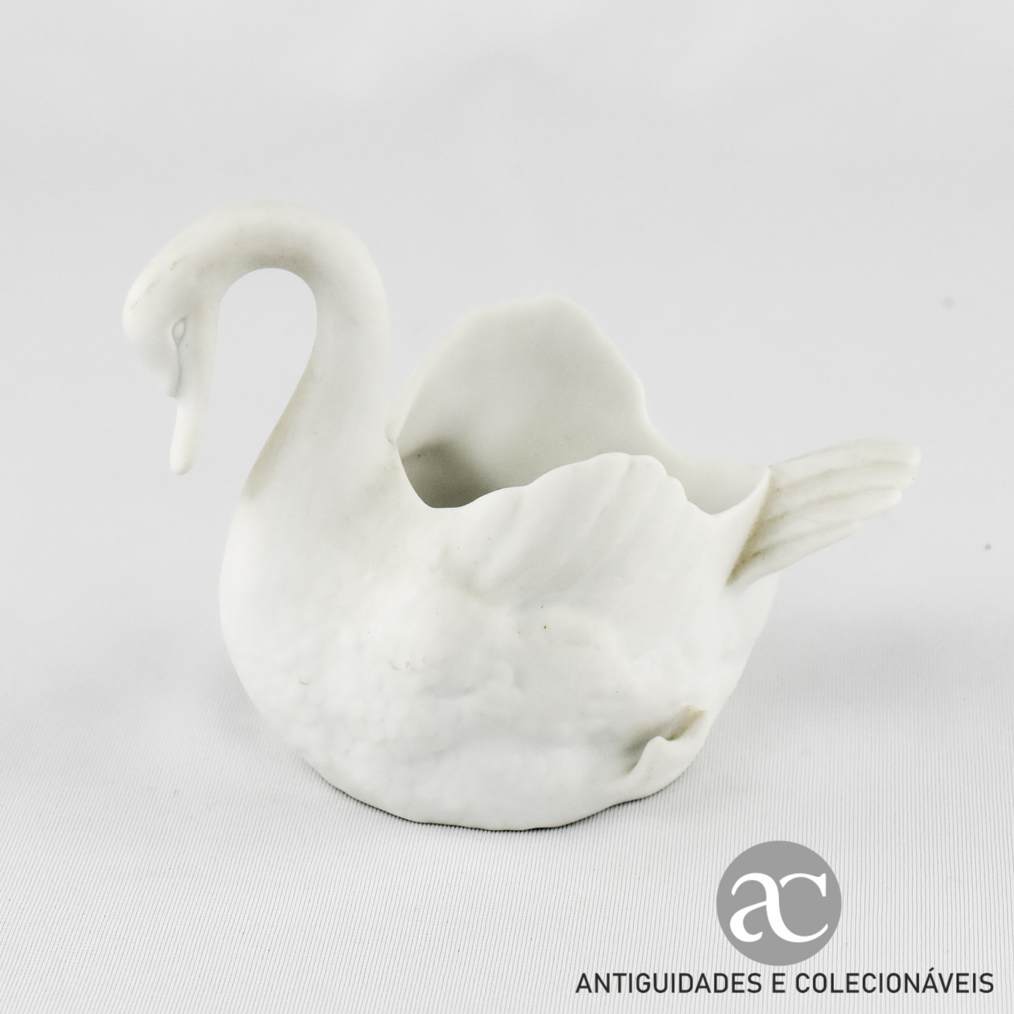 Floreira em forma de Cisne em biscuit Vista Alegre AC1744