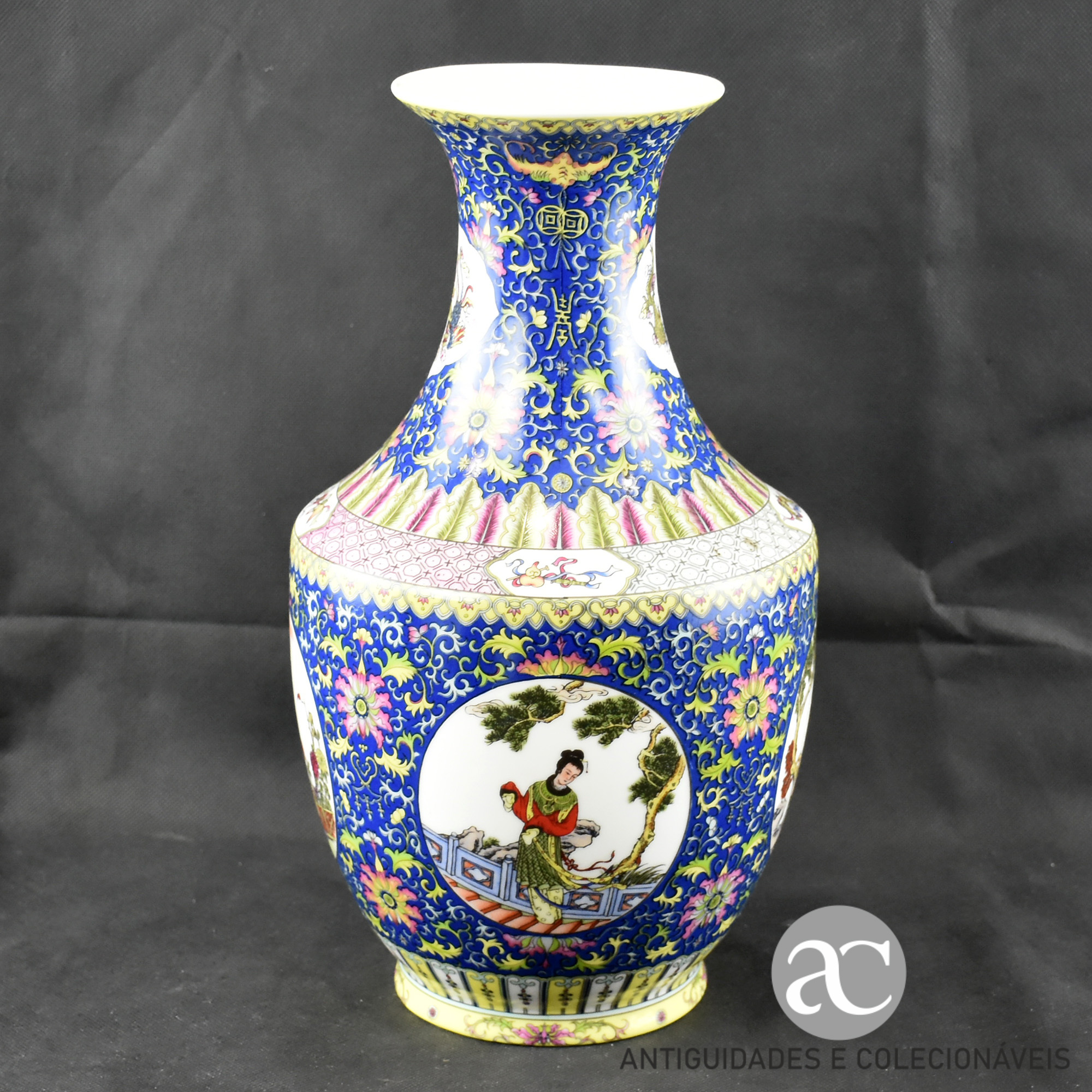 Jarra em porcelana da China decoração floral e figuras orientais AC0645