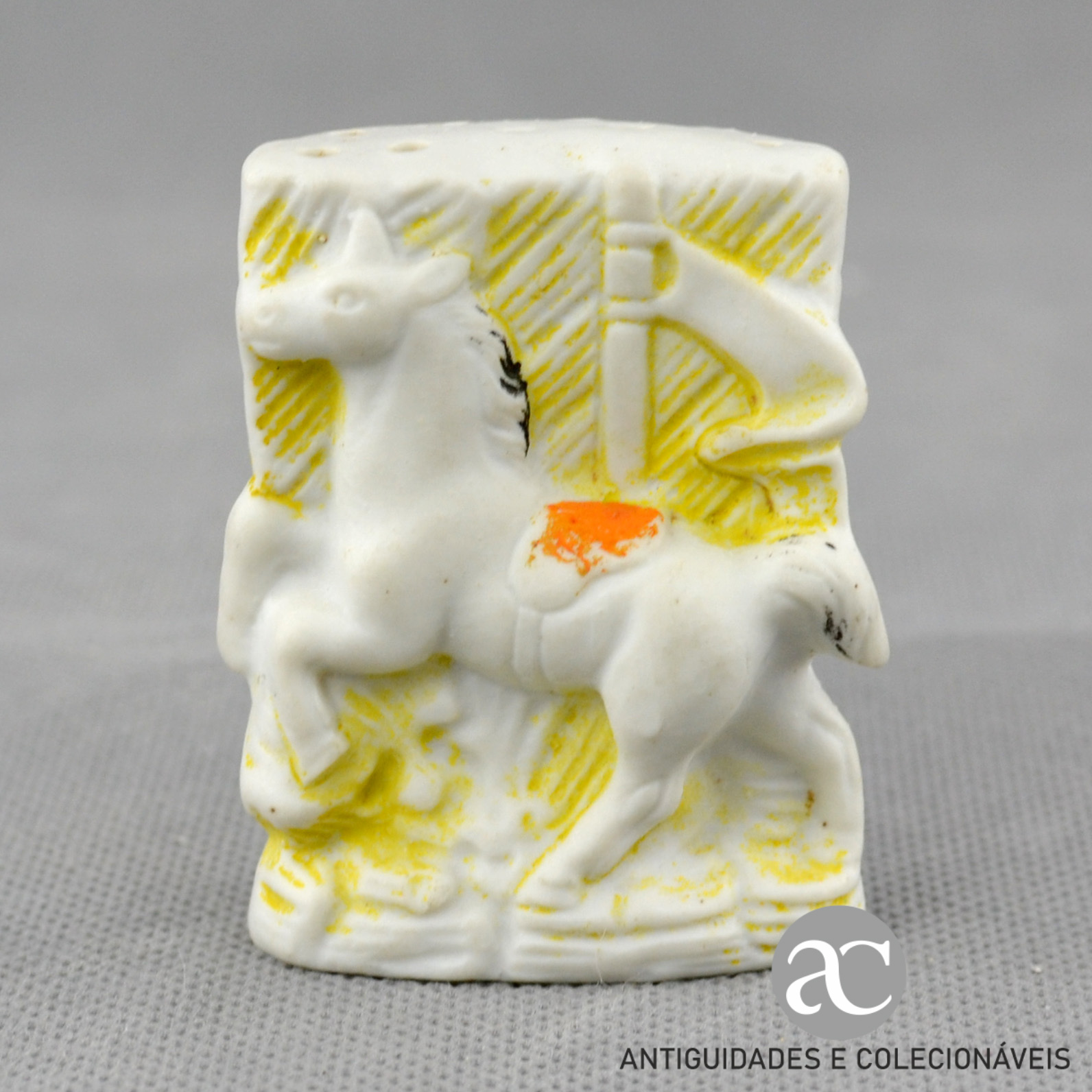 Paliteiro em biscuit muito antigo - fabrico europeu AC0424