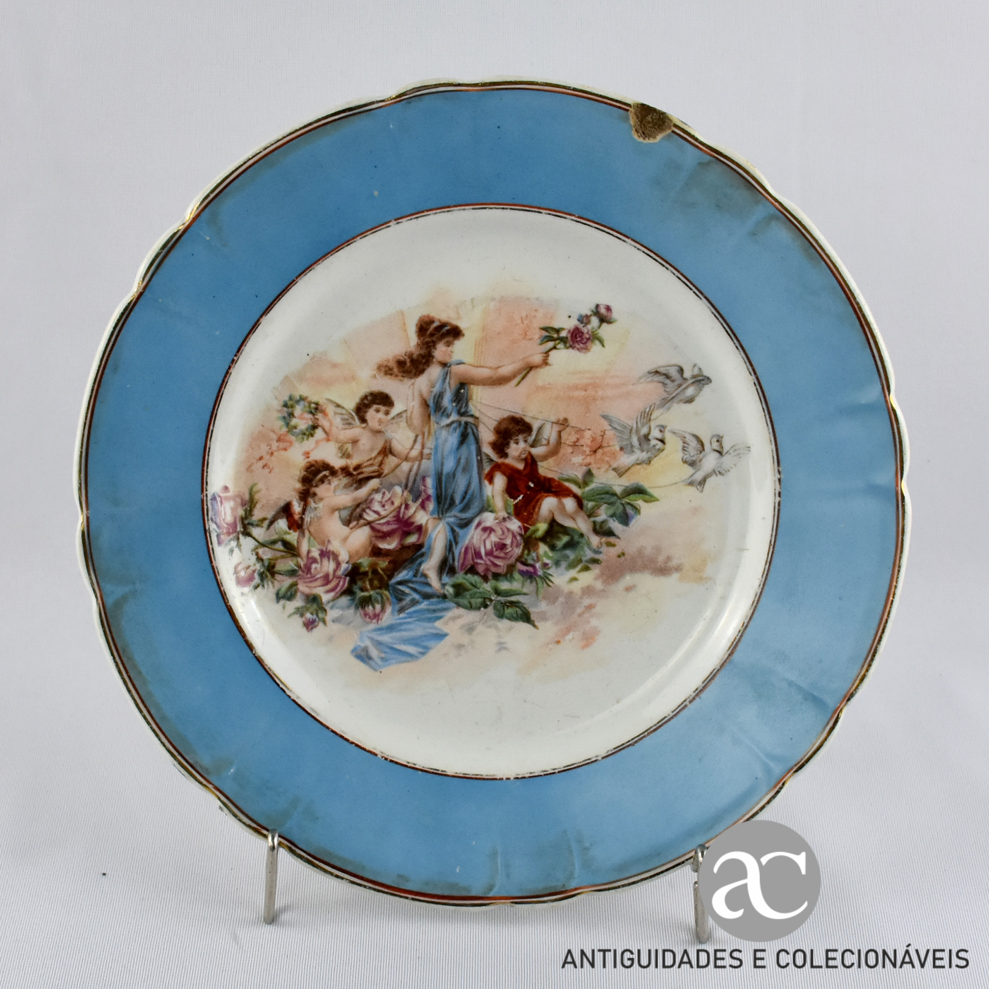 Prato em Faiança de Sacavém, (1894 a 1909), com anjos, flores e pássaros AC0331
