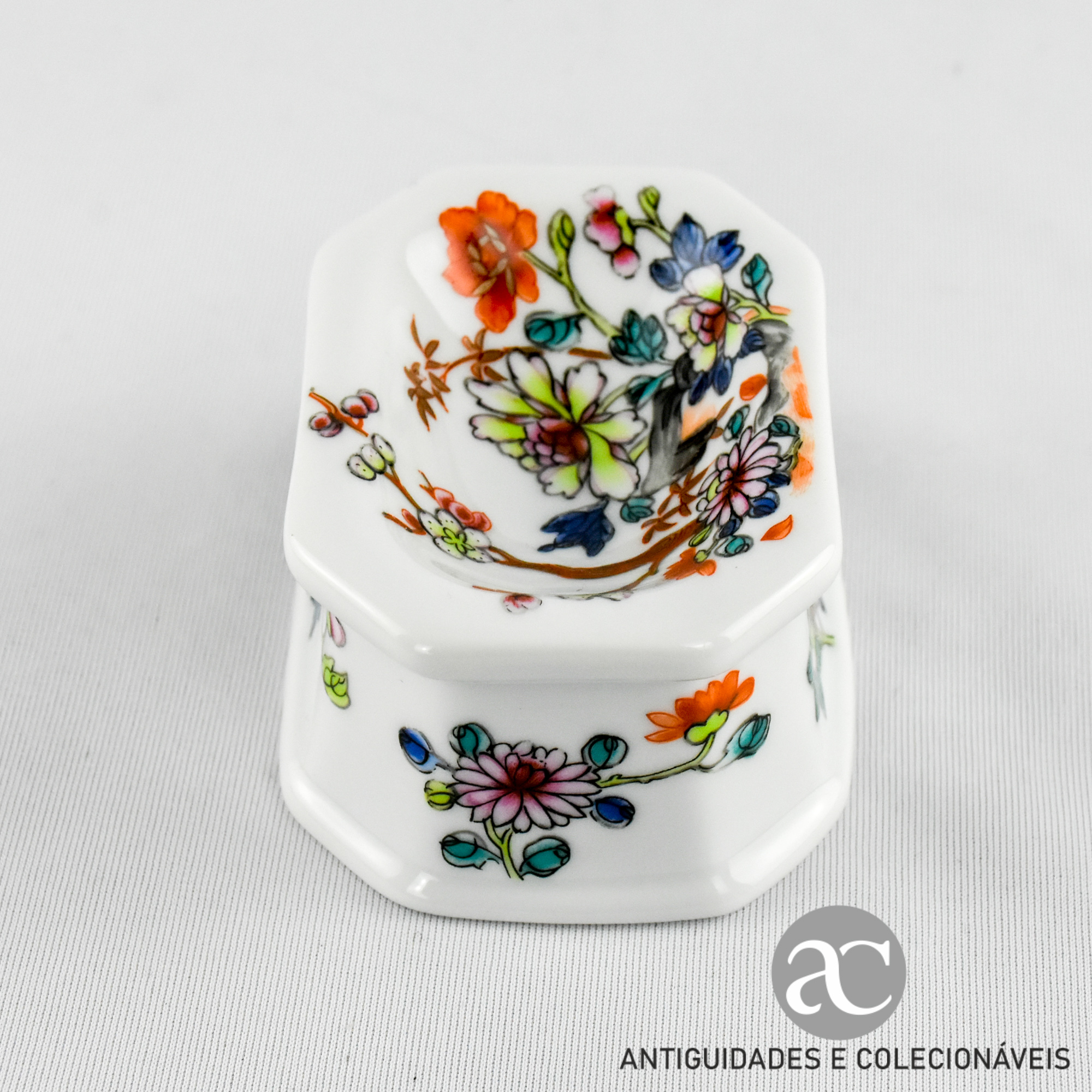 Saleiro em porcelana ricamente decorado com flores AC1515-2