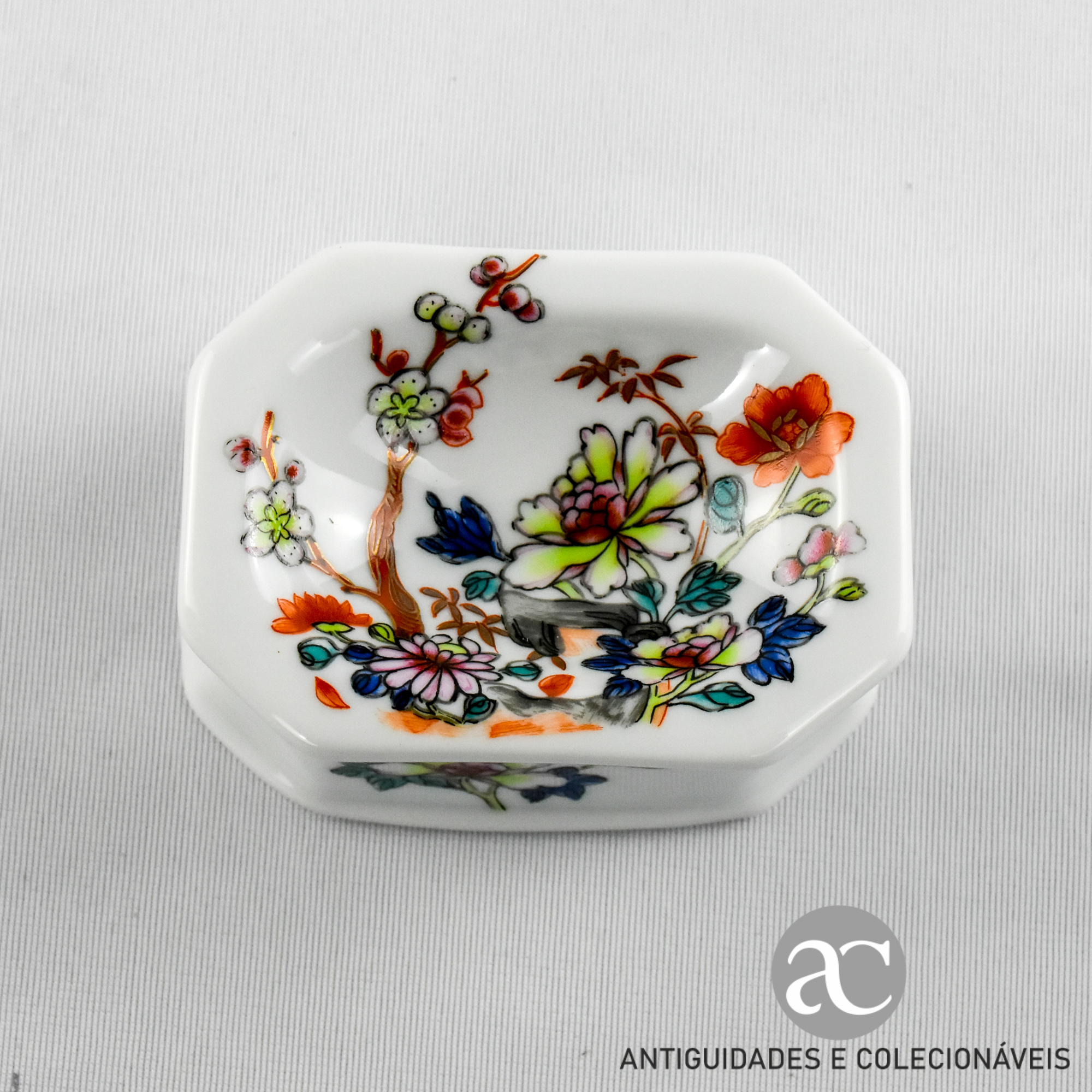 Saleiro em porcelana ricamente decorado com flores AC1515-3