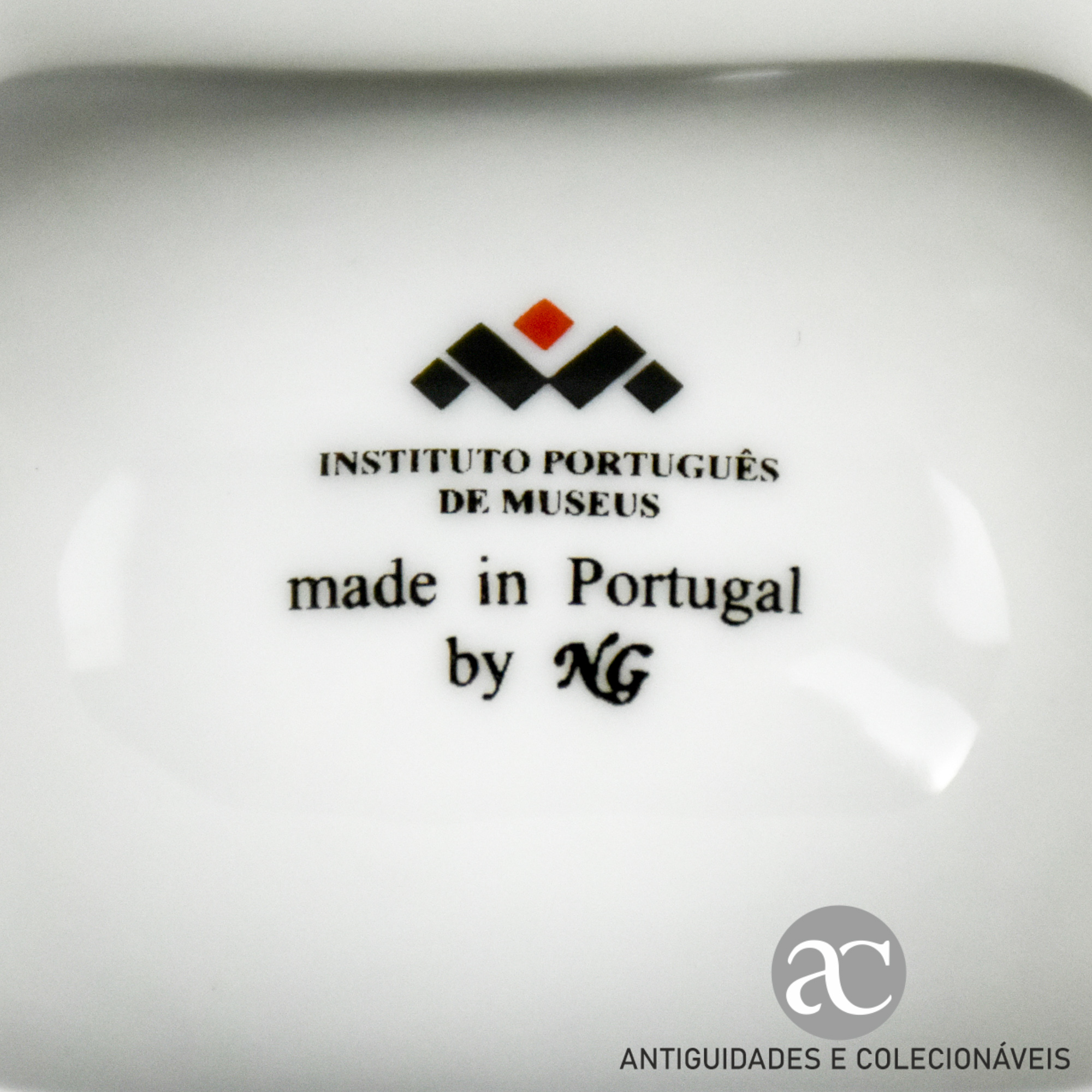 Saleiro em porcelana ricamente decorado com flores AC1515-5