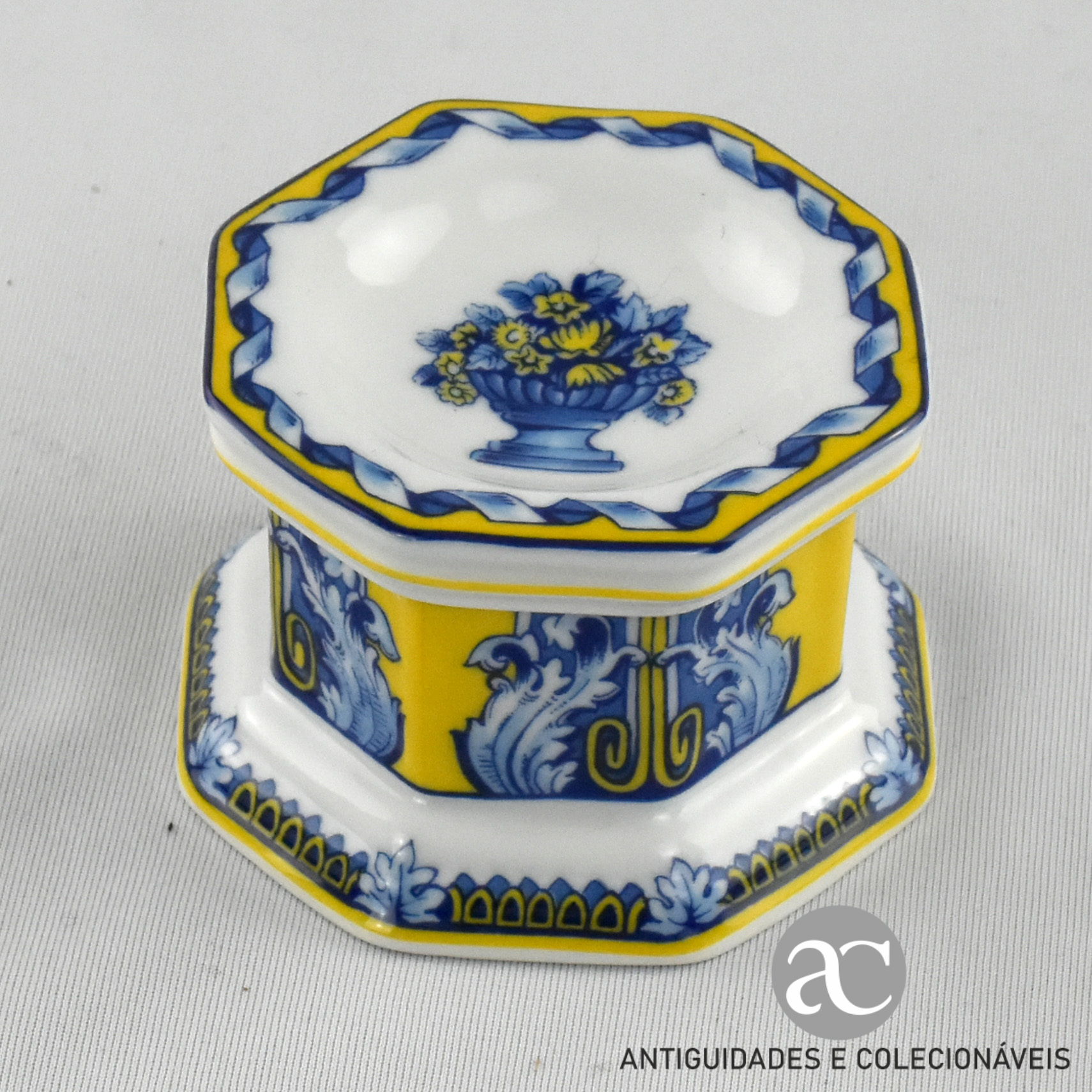 Saleiro oitavado em porcelana O sal e a arte da Porcelana AC1538