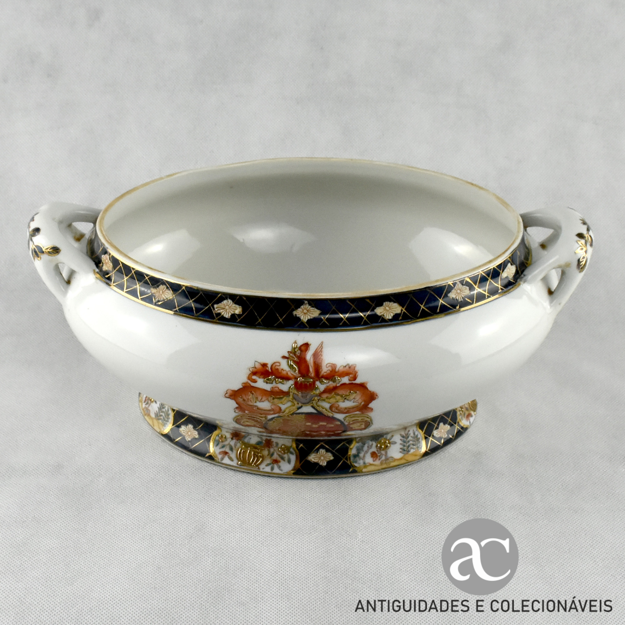 Terrina com tampa e travessa porcelana da China com brasão, anos 70 AC0690-11
