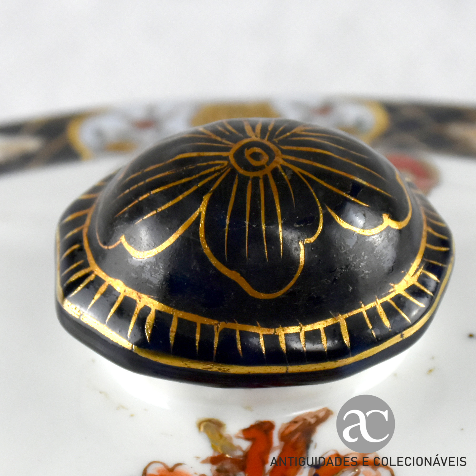 Terrina com tampa e travessa porcelana da China com brasão, anos 70 AC0690-6