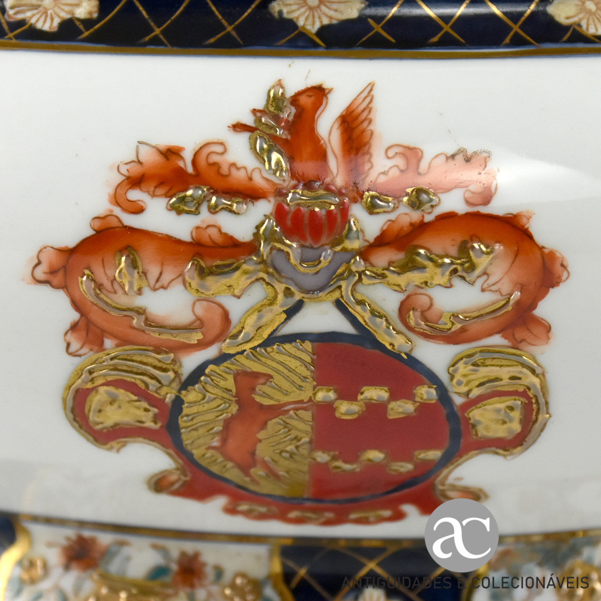 Terrina com tampa e travessa porcelana da China com brasão, anos 70 AC0690-8