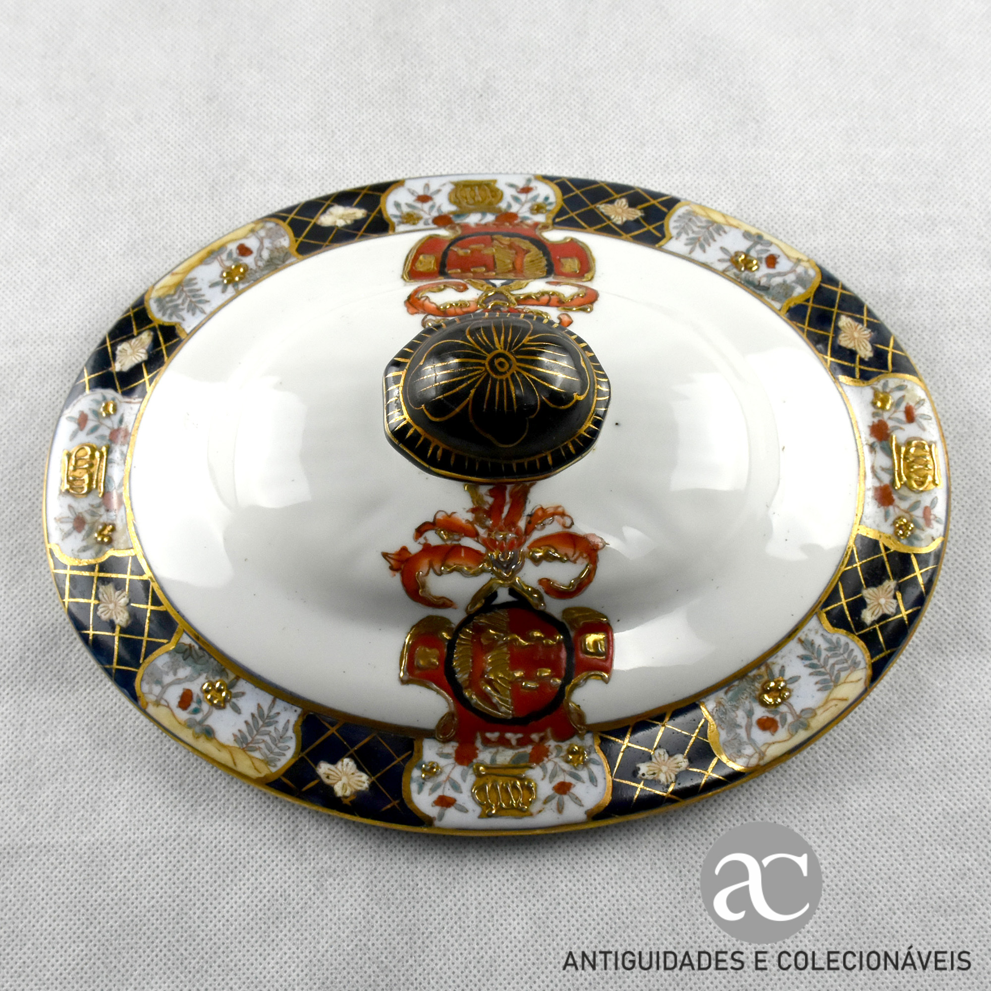 Terrina com tampa e travessa porcelana da China com brasão, anos 70 AC0690-9
