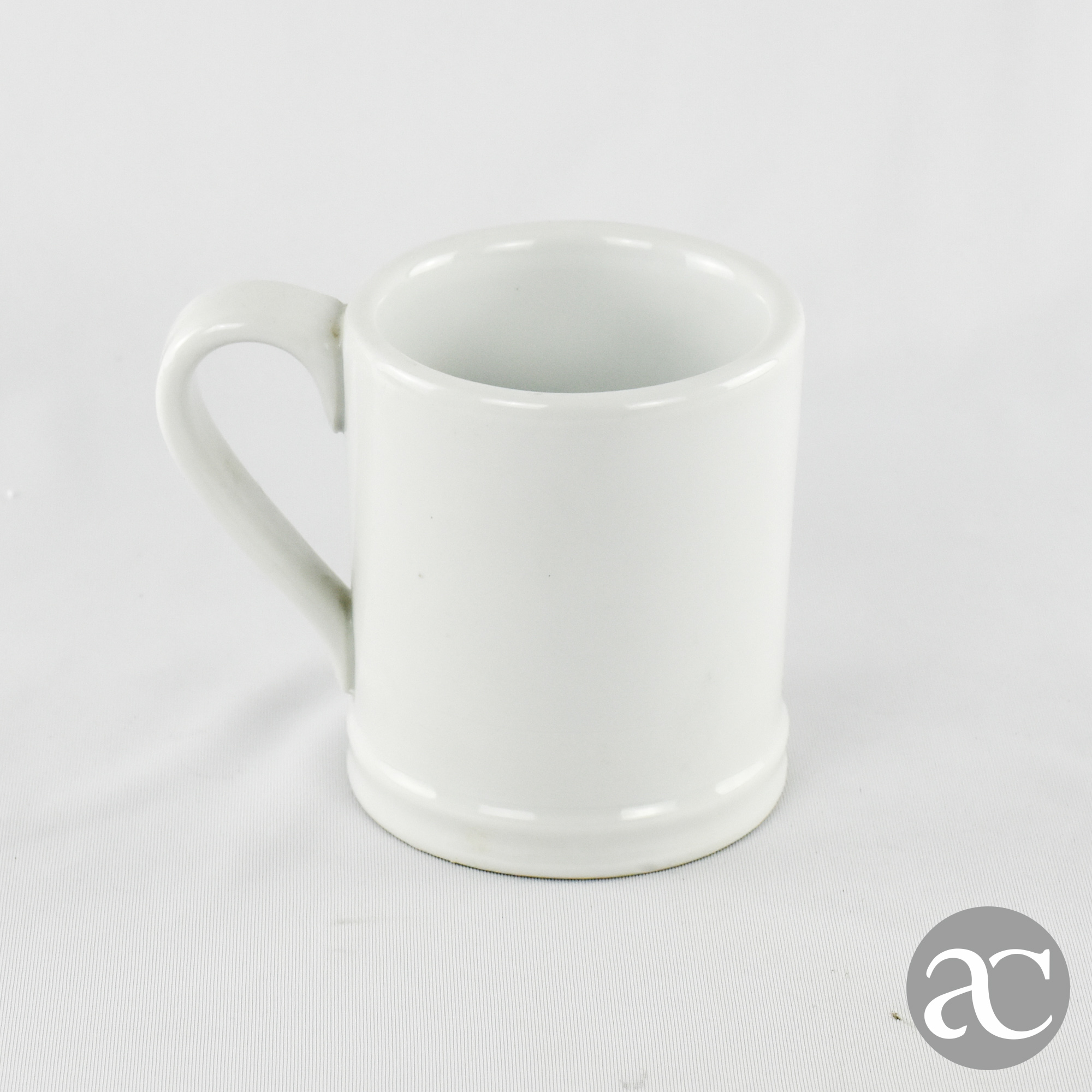 Caneca em Porcelana branca Artibus AC1766