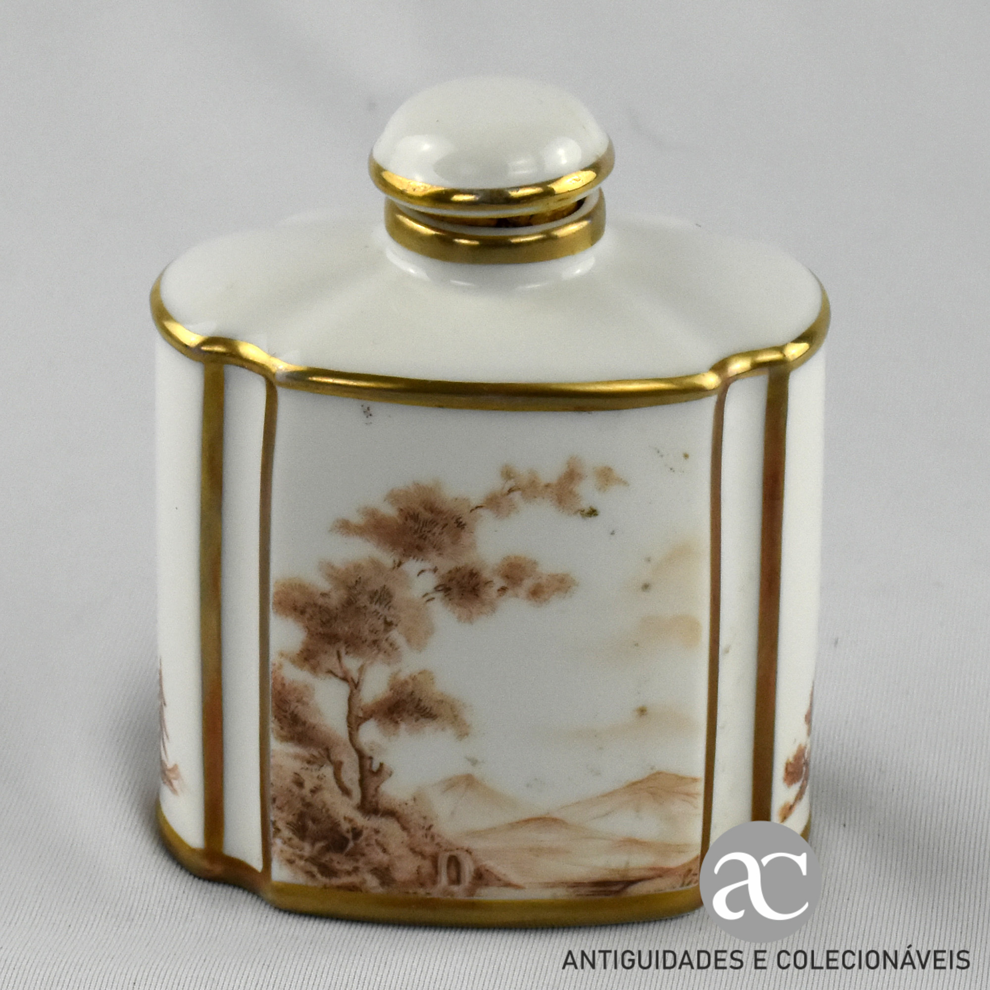 Frasco de perfume em porcelana decorado com paisagens e friso a ouro AC1479