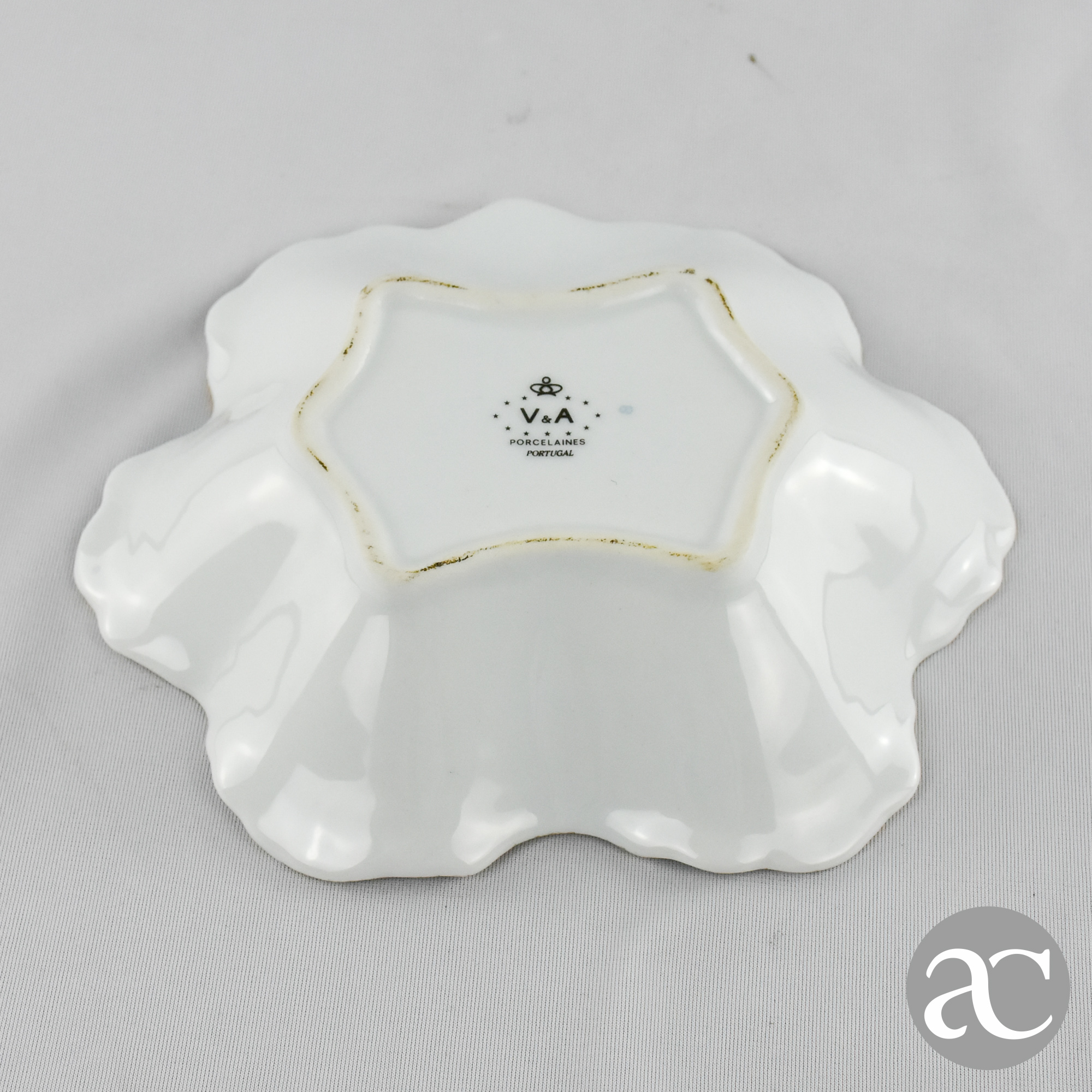 Aneleira - covilhete em forma de folha Porcelana V & A AC1828-4