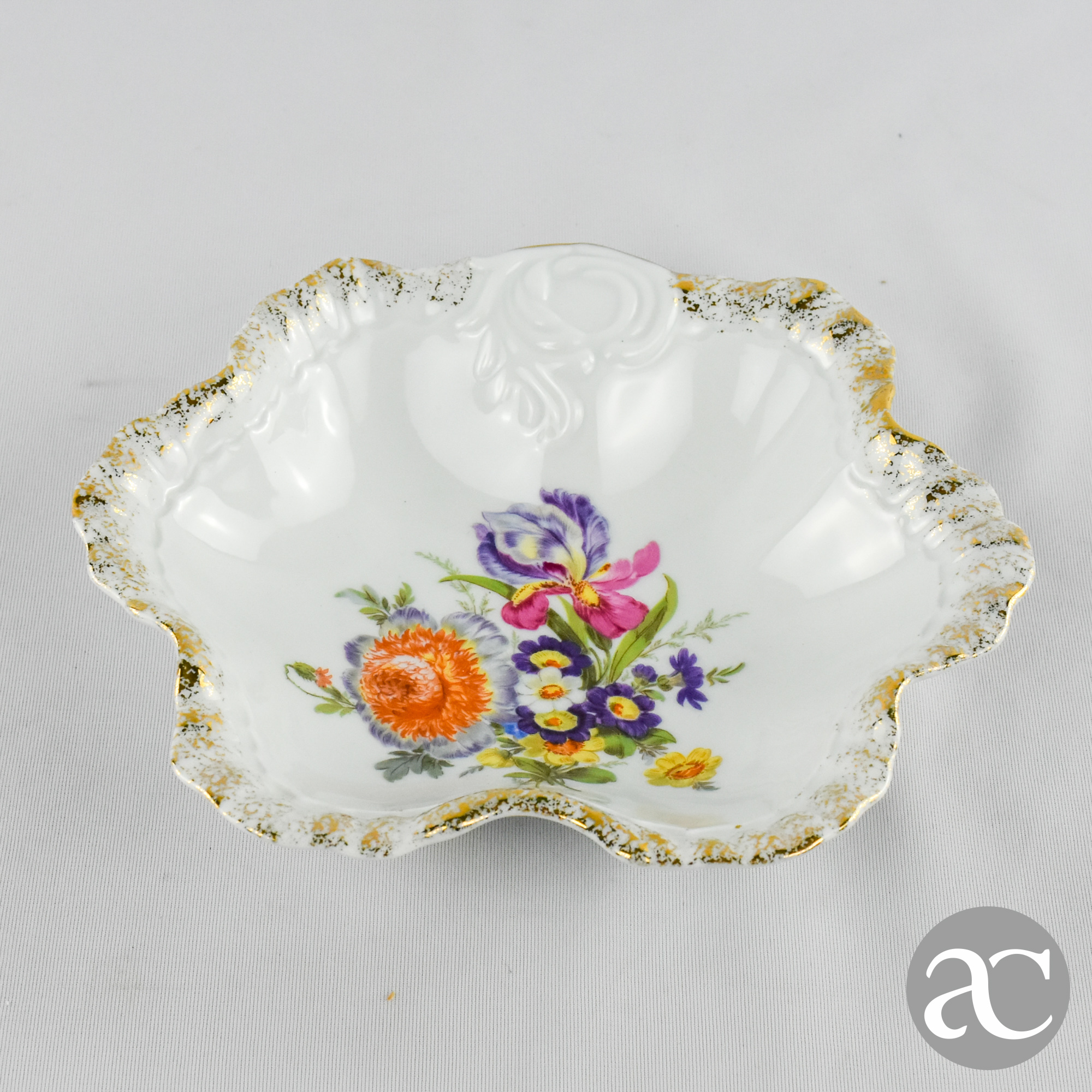 Aneleira - covilhete em forma de folha Porcelana V & A AC1828