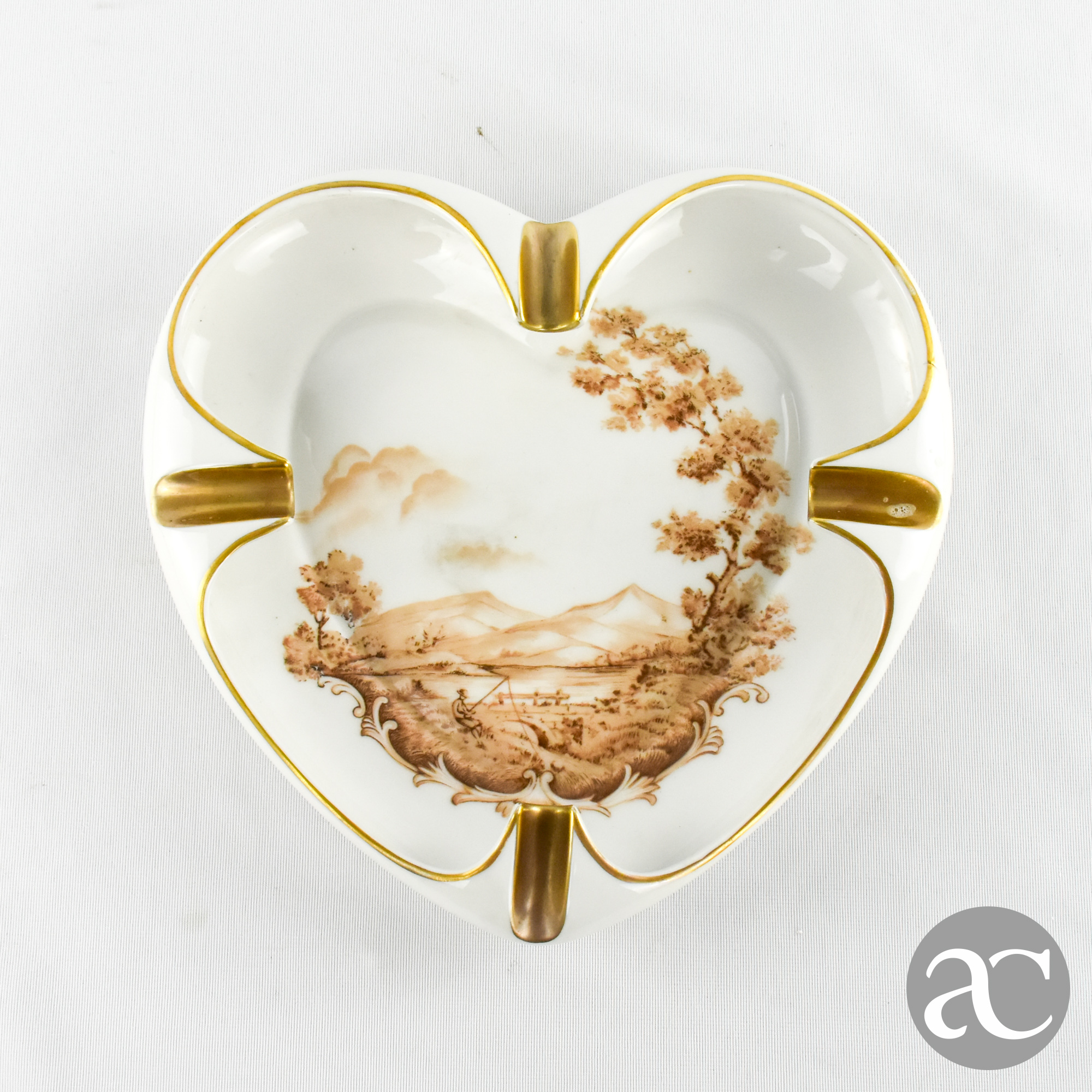 Cinzeiro porcelana Artibus, em forma de coração, decoração paisagem AC1863