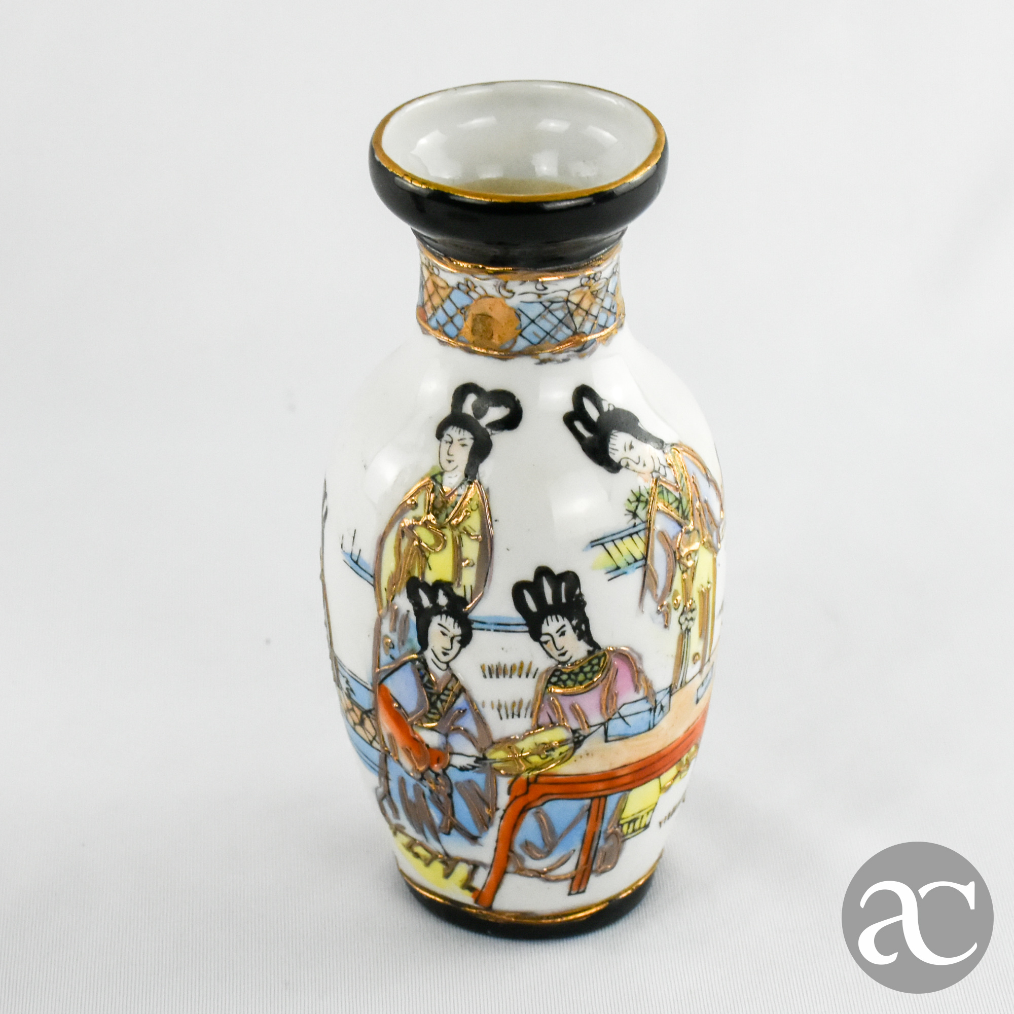 Conjunto de 2 jarras e prato porcelana Japonesa Satsuma AC1851-2