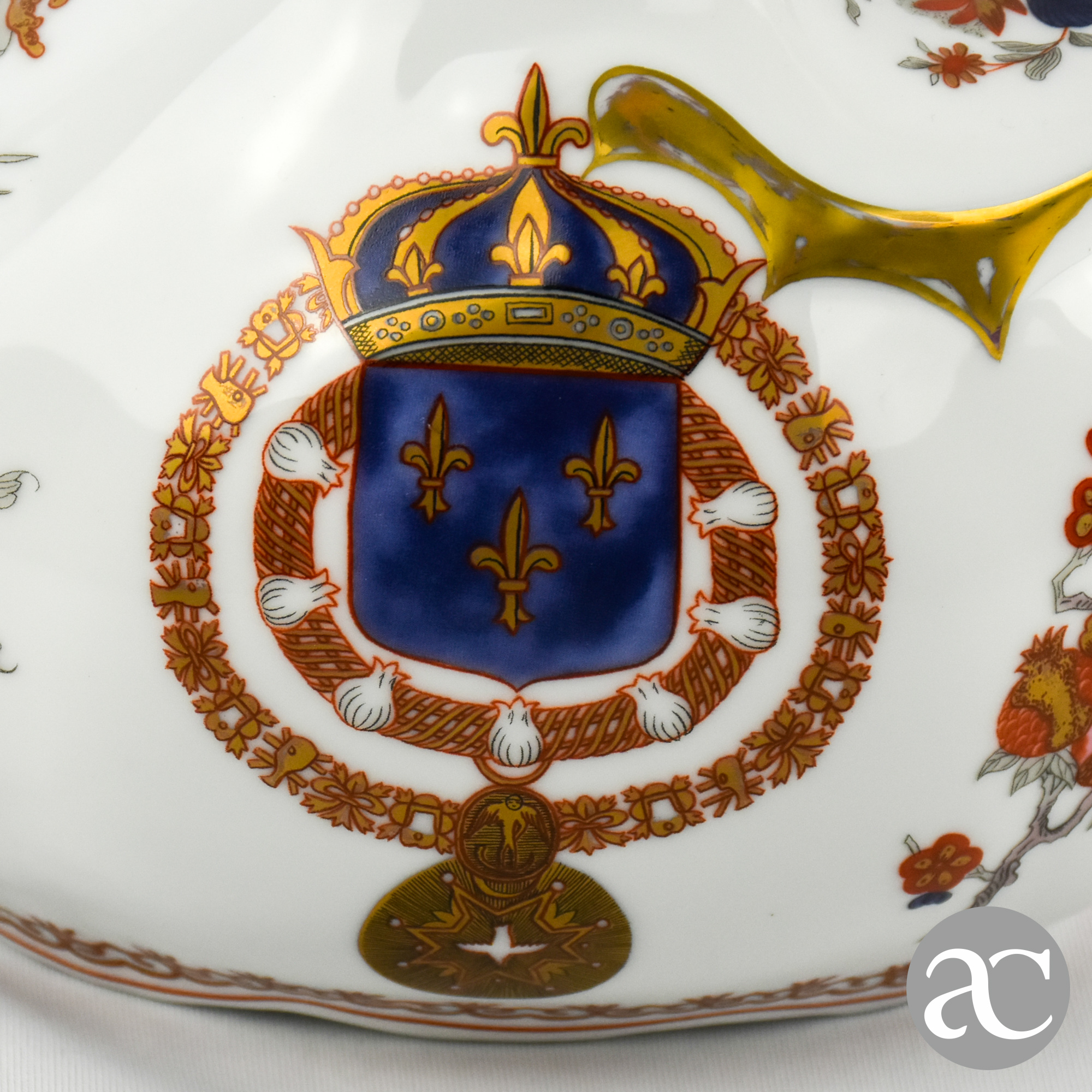 Jarro com brasão porcelana Neoclassica AC1821-5