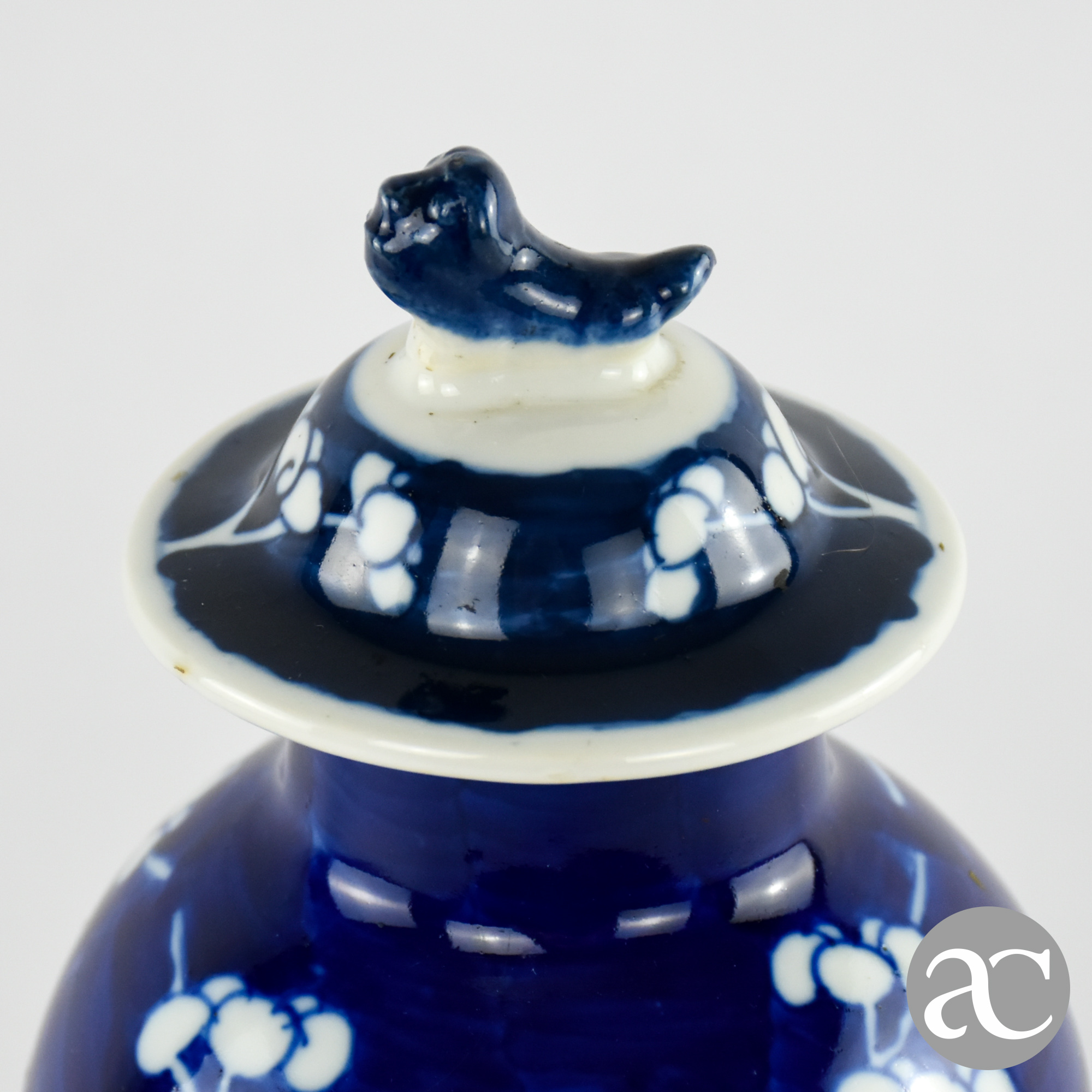 Pote Porcelana da China, Azul-Cobalto, Decoração Flor de Amendoeira Período República AC1858-4