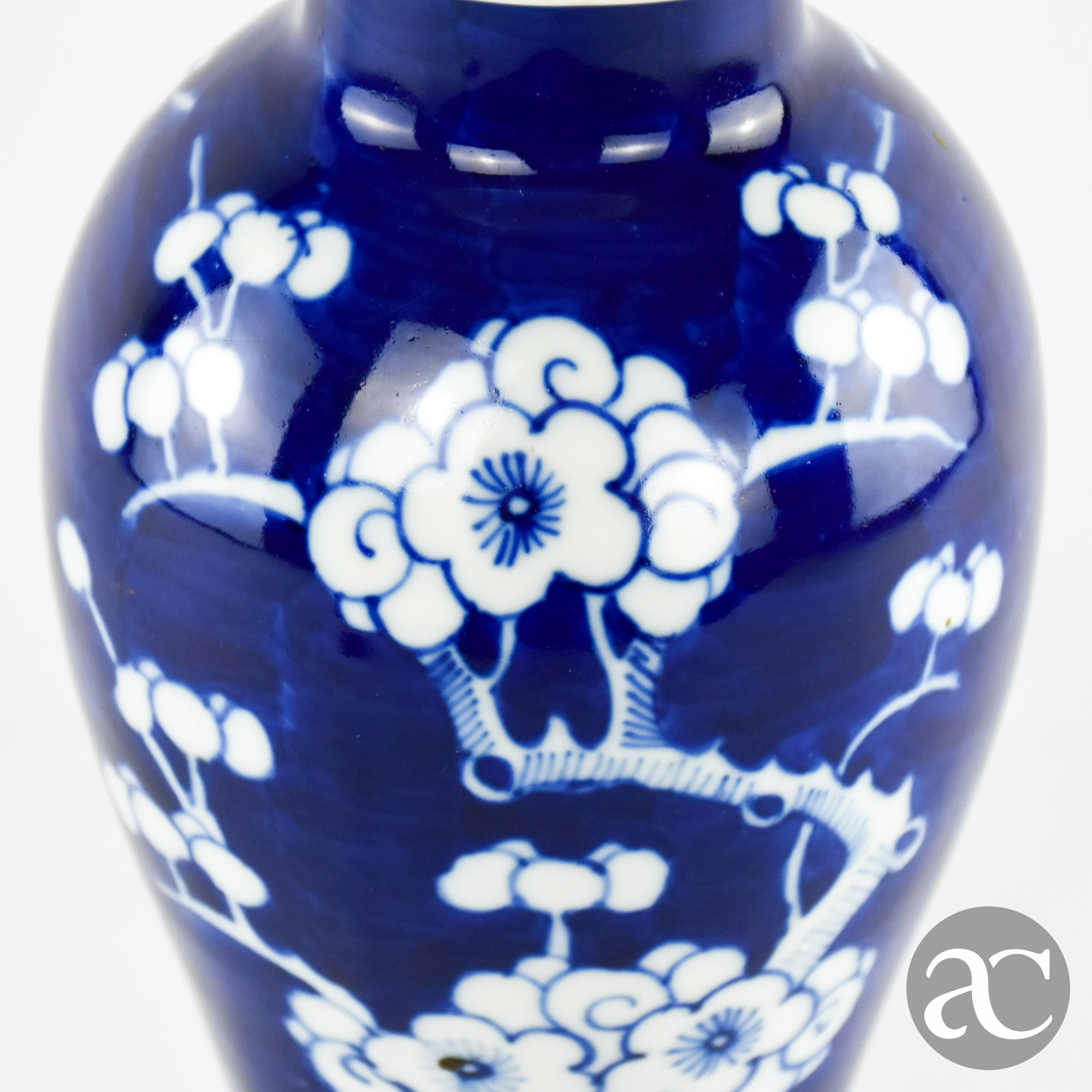 Pote Porcelana da China, Azul-Cobalto, Decoração Flor de Amendoeira Período República AC1858-5