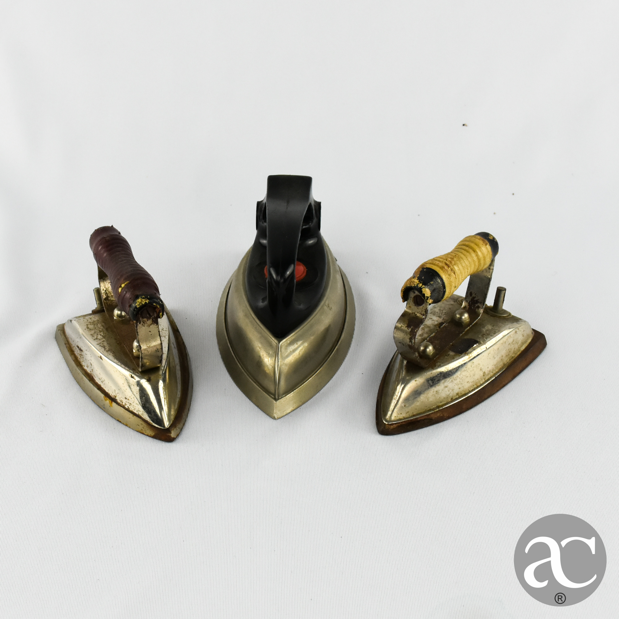 3 ferros de engomar pequenos AC1926