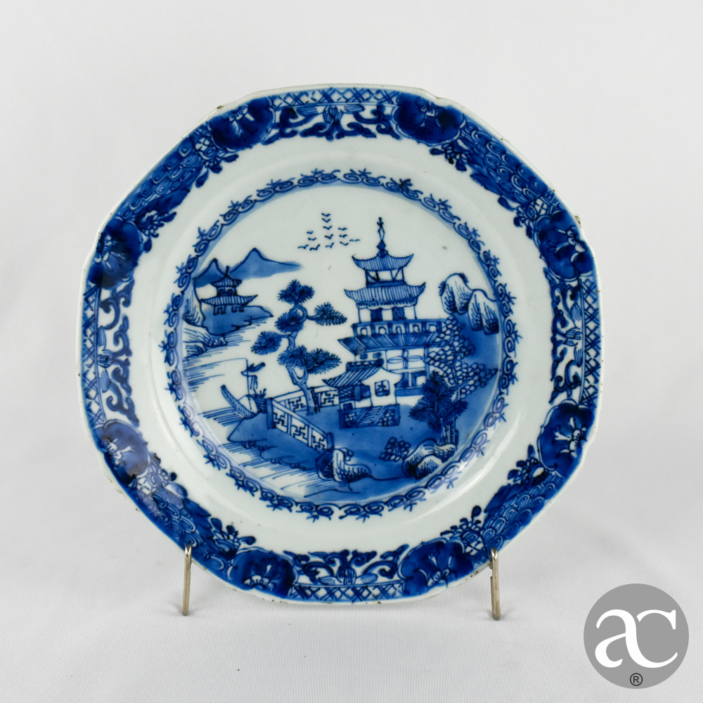 Prato oitavado porcelana da China, pagodes AC1960