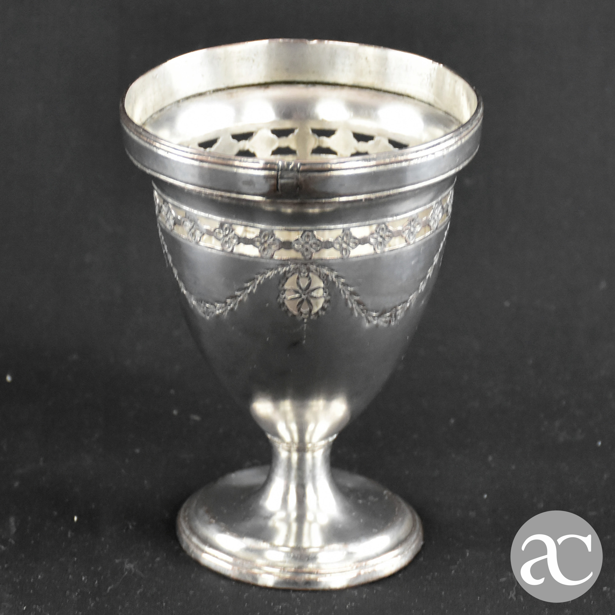 Taça em Casquinha vazado com grinaldas AC1103-2