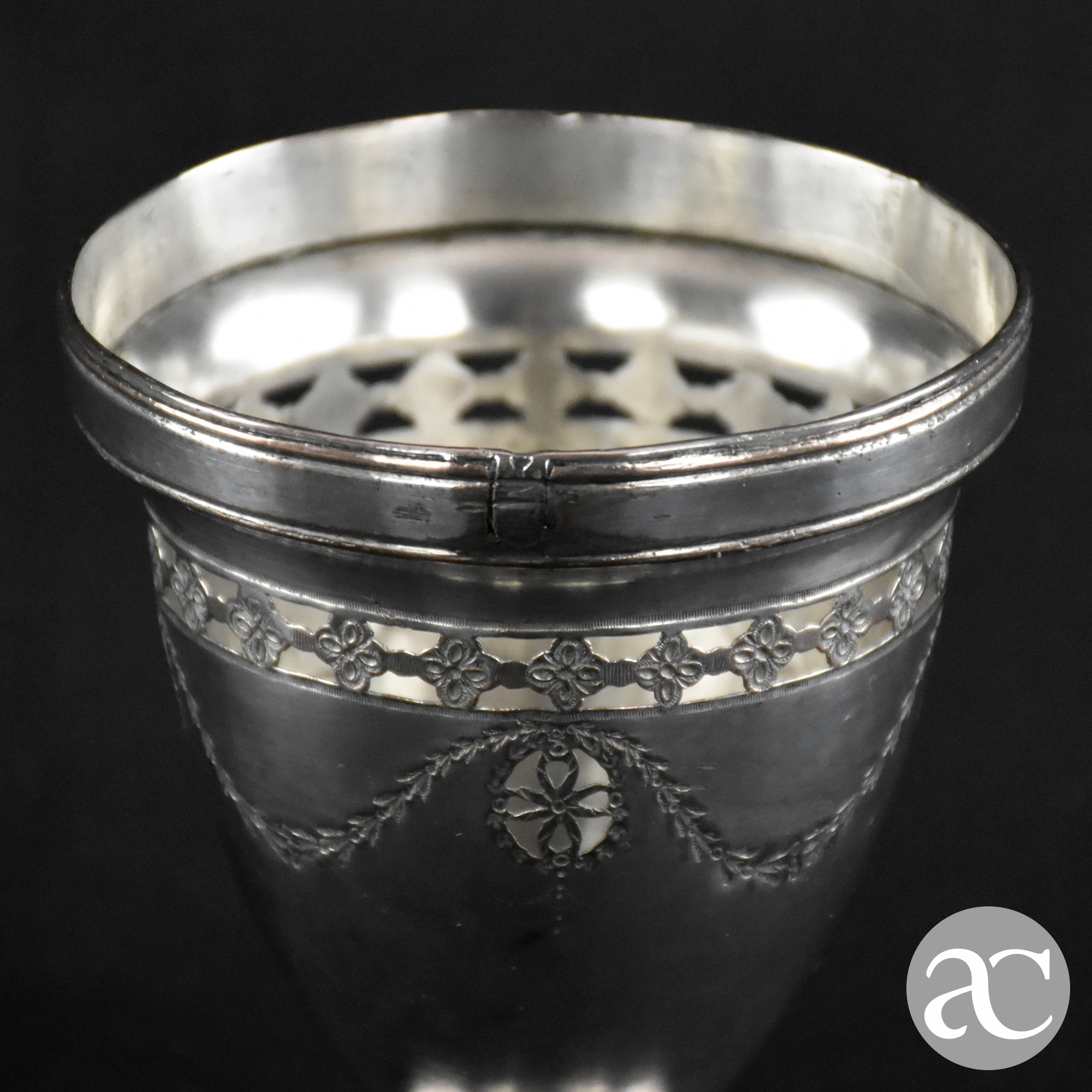Taça em Casquinha vazado com grinaldas AC1103-3