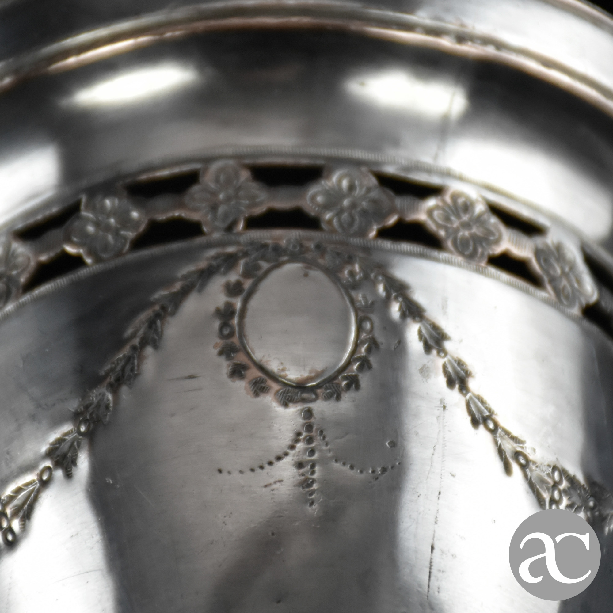 Taça em Casquinha vazado com grinaldas AC1103-4