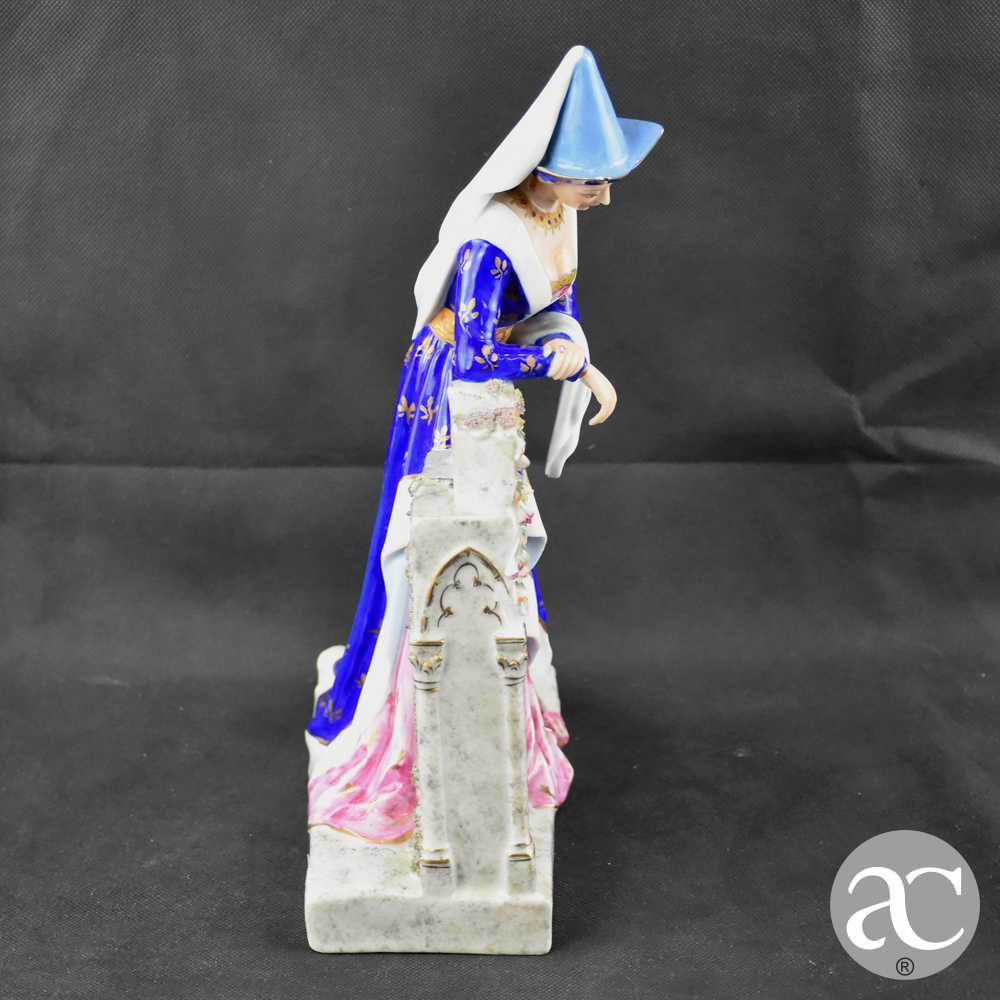 Par de figuras de Músico e Donzela em Porcelana Artibus AC0087-12