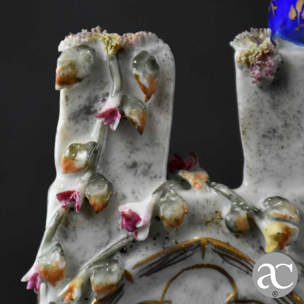 Par de figuras de Músico e Donzela em Porcelana Artibus AC0087-21