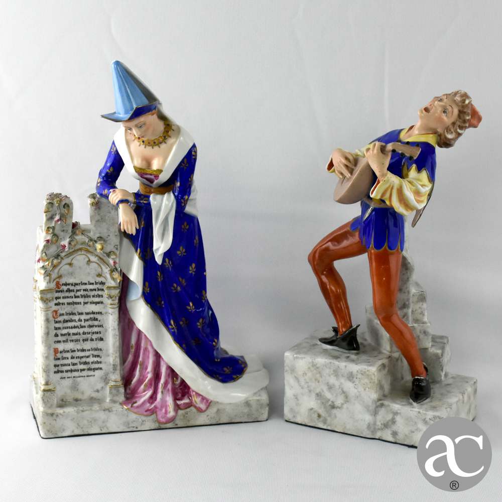 Par de figuras de Músico e Donzela em Porcelana Artibus AC0087-26