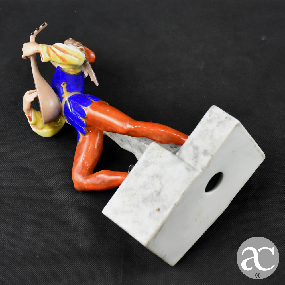 Par de figuras de Músico e Donzela em Porcelana Artibus AC0087-9