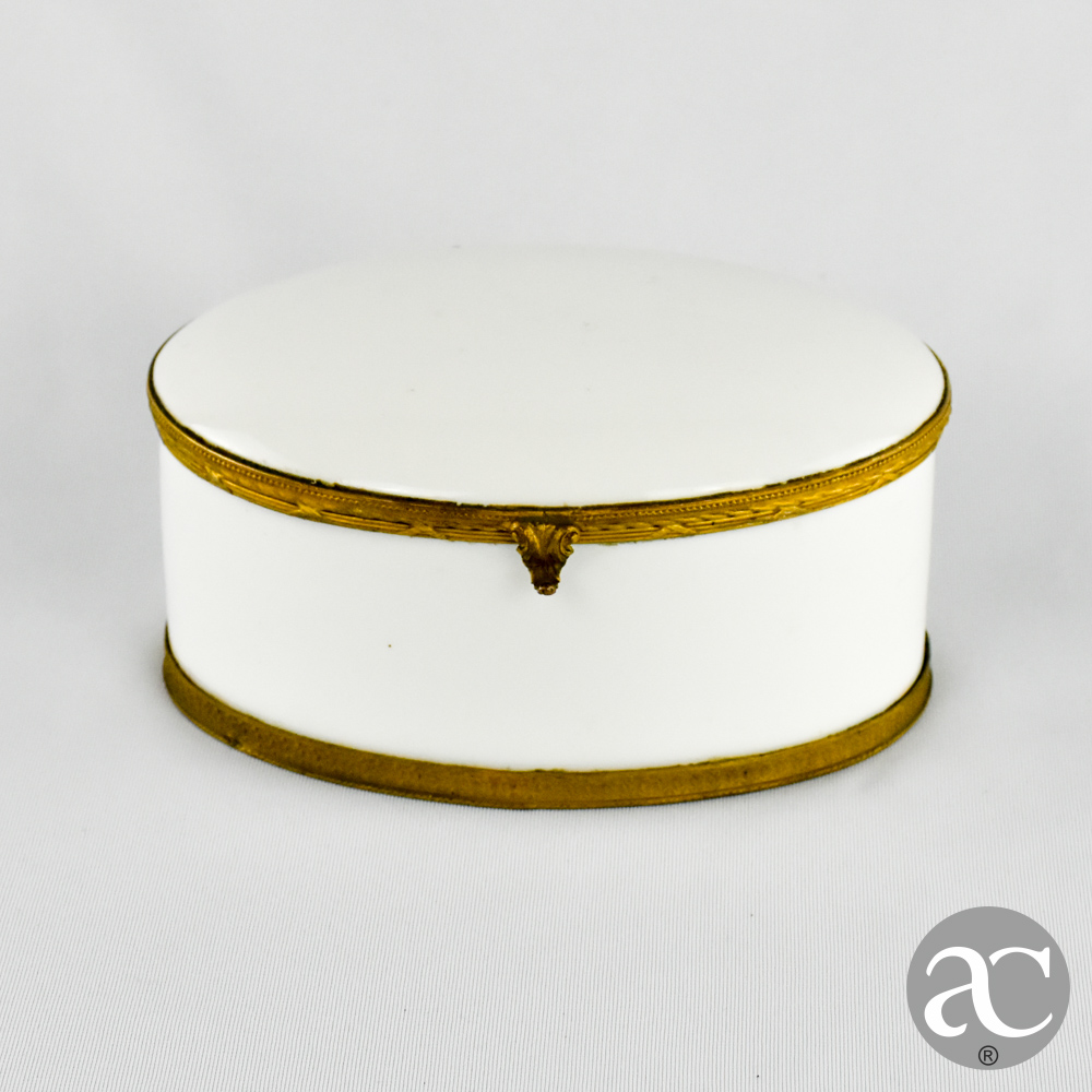 Caixa oval em porcelana europeia AC2625