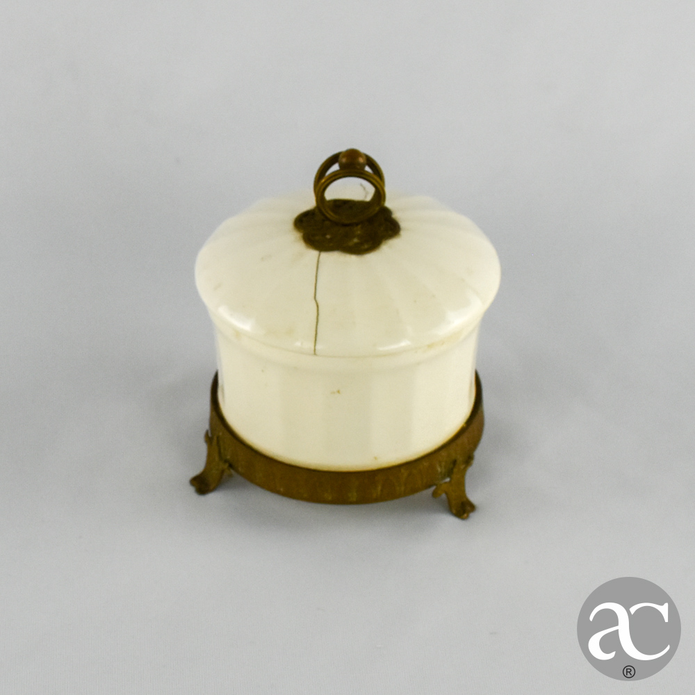 caixa em porcelana e metal AC3184