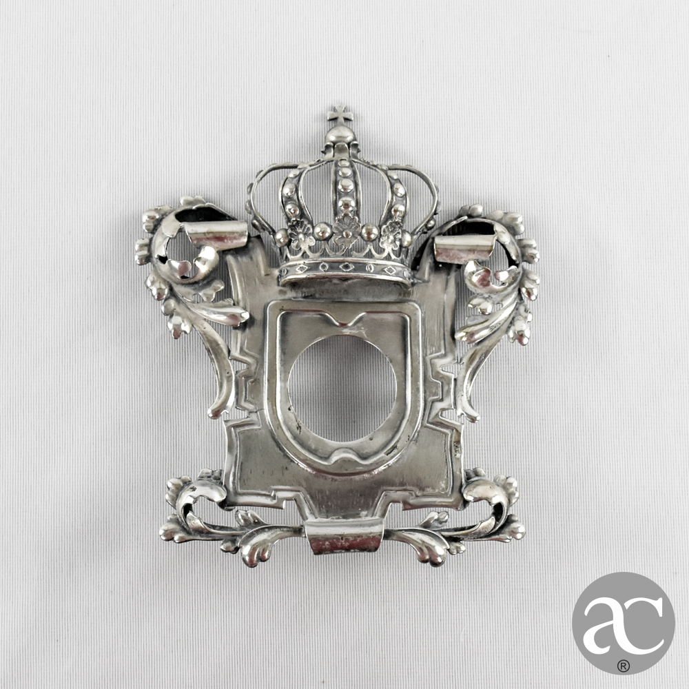 moldura com brasão prateada AC3162