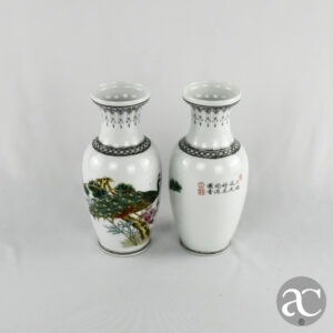 Par de jarras em porcelana da China, circa 1970