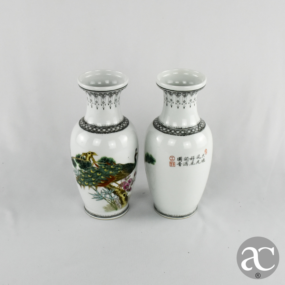 Par de jarras em porcelana da China, circa 1970