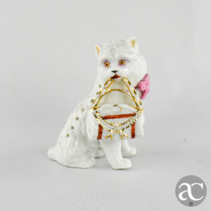 Paliteiro Gato com cesto em porcelana Vista Alegre séc. XIX