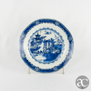 Prato oitavado em porcelana da China período Qianlong séc. XVIII