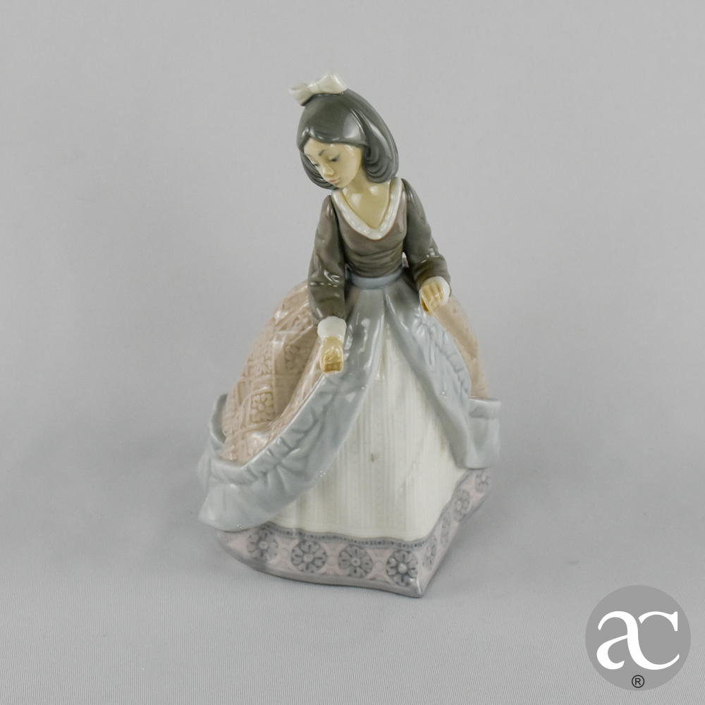 figura feminina Lladro AC3239